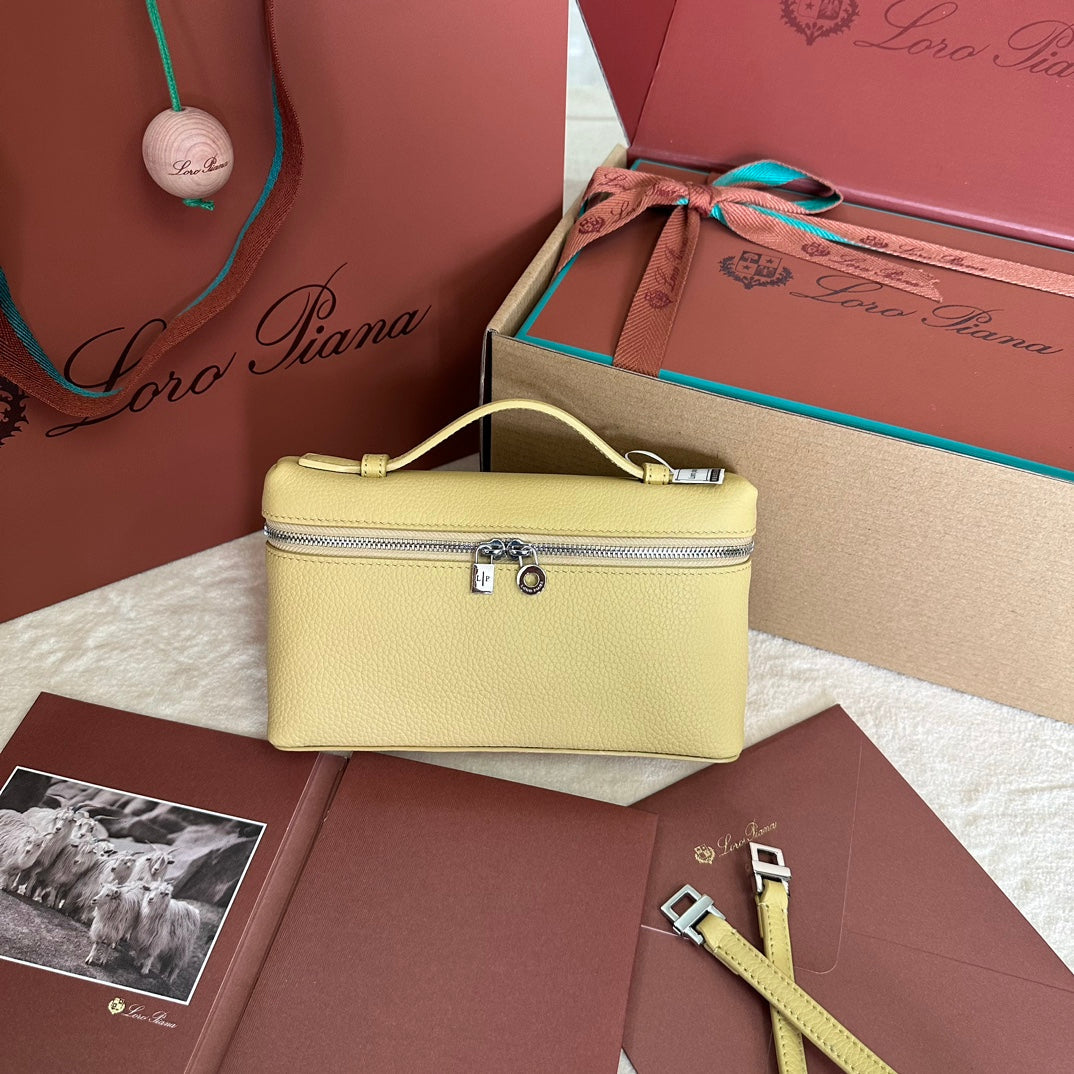 EXTRA POCKET L19 IN GREEN FOREST GRAINED CALFSKIN WITH GOLD HARDWARE