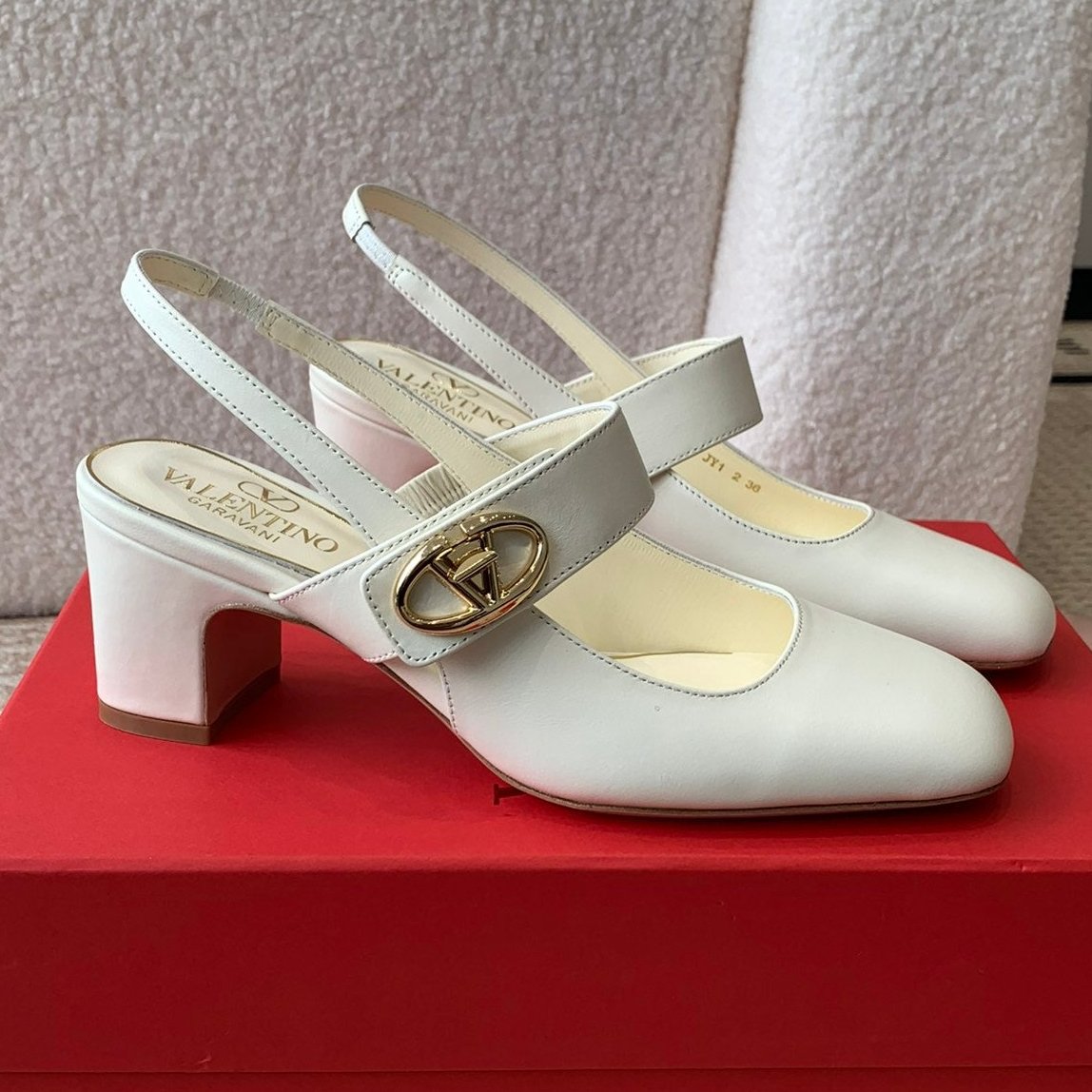 MARY-JANE VLOGO LOCKER SLINGBACK PUMPS WHITE SHEEPSKIN 60 MM