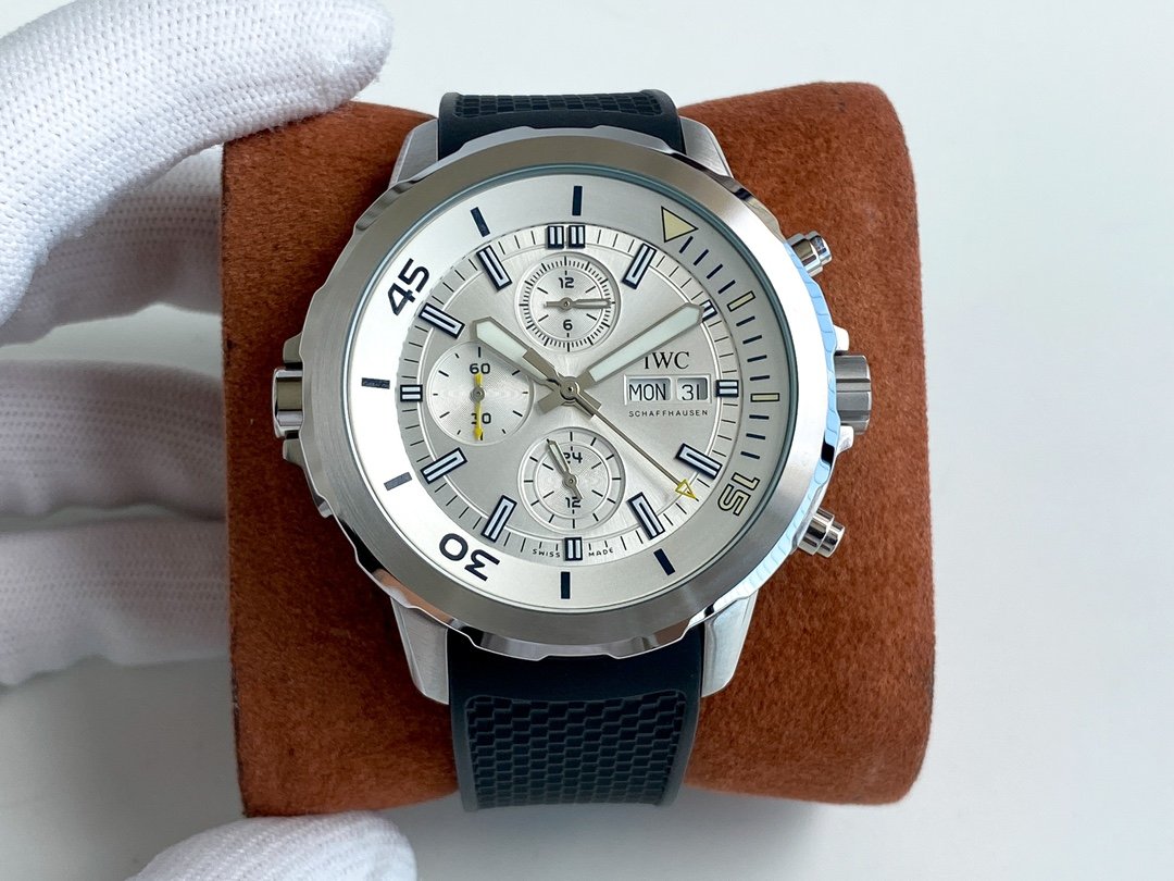 AQUATIMER EXPEDITION JAQUES YVES STEEL CASE WHITE DIAL