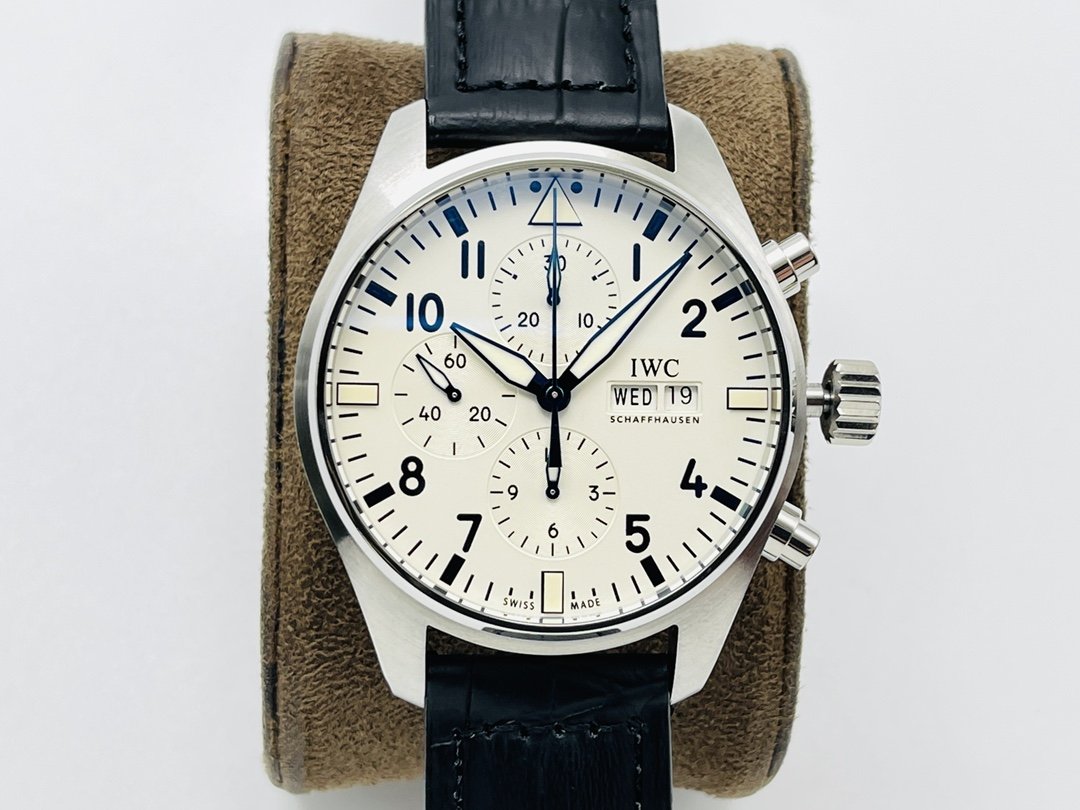 PILOT DAY-DATE CHRONOGRAPH STEEL WHITE DIAL