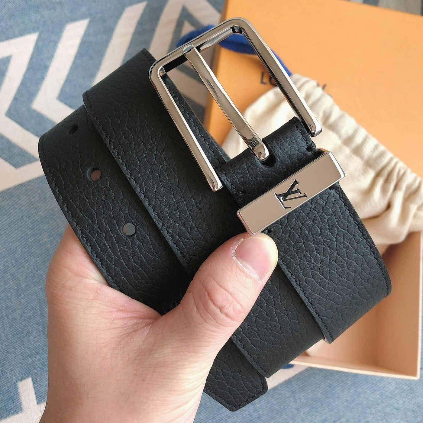 LV MEN'S BELT WITH SILVER BUCKLE BLACK WRINKLED LEATHER 3.5CM