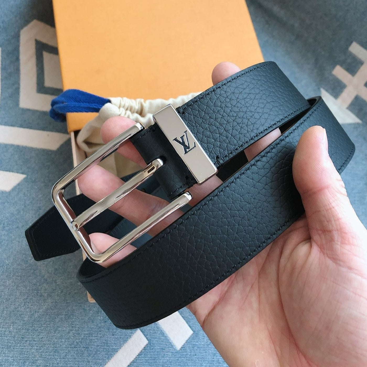 LV MEN'S BELT WITH SILVER BUCKLE BLACK WRINKLED LEATHER 3.5CM