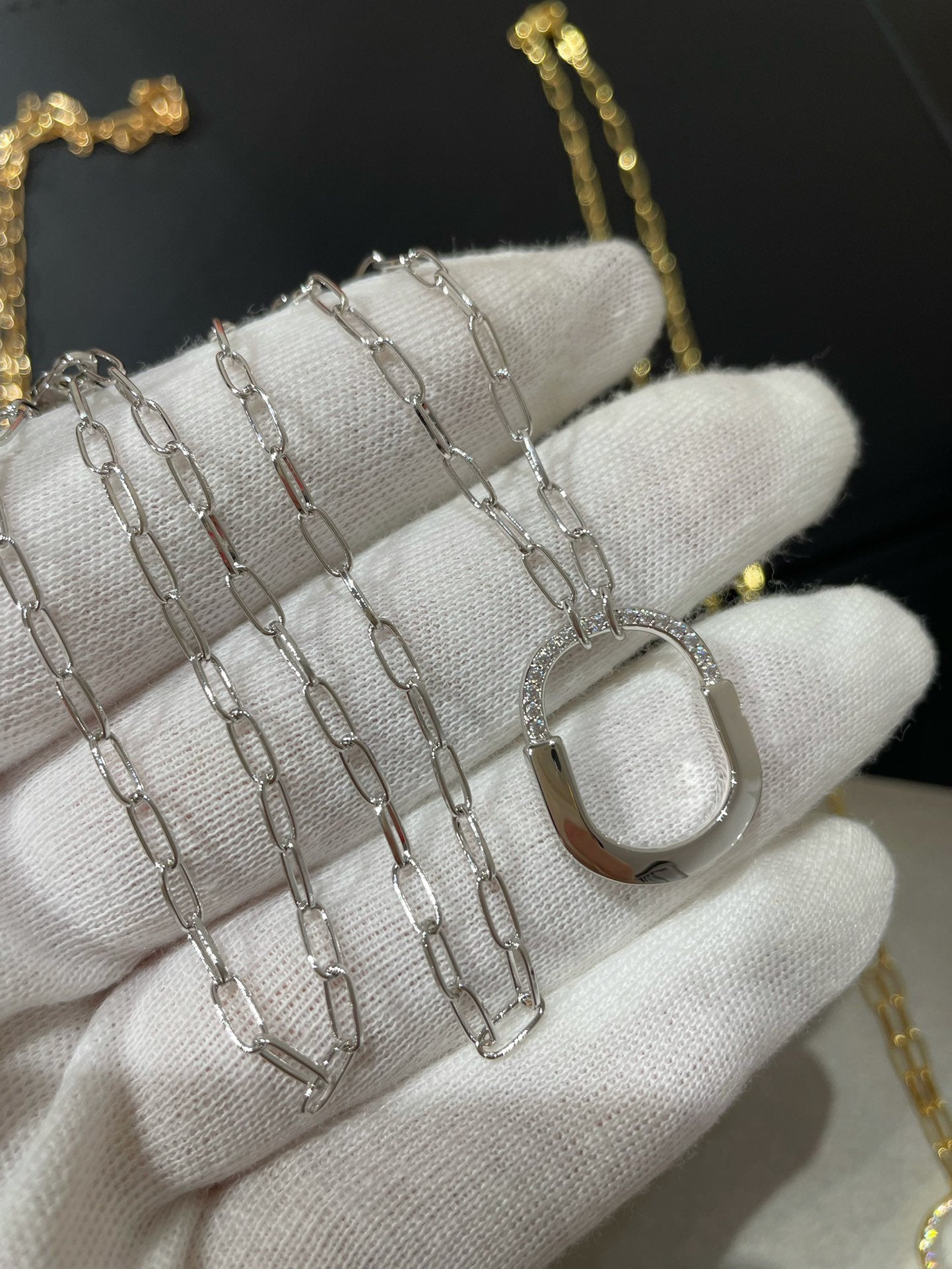 LOCK MEDIUM PENDANT DIAMOND NECKLACE