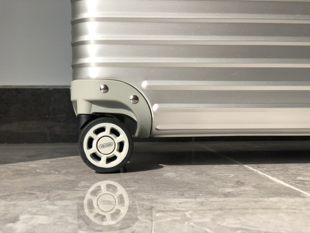 Rimowa 2025 Travel Suitcase Silver Aluminum 273821