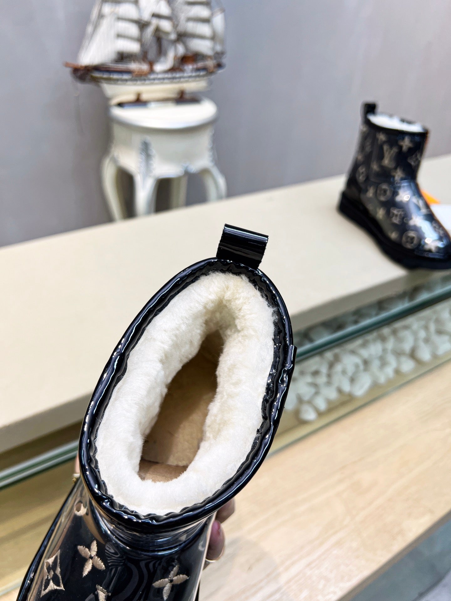 LV 25 Snow Boots Black Scratch-Resistant PVC Wool 576230