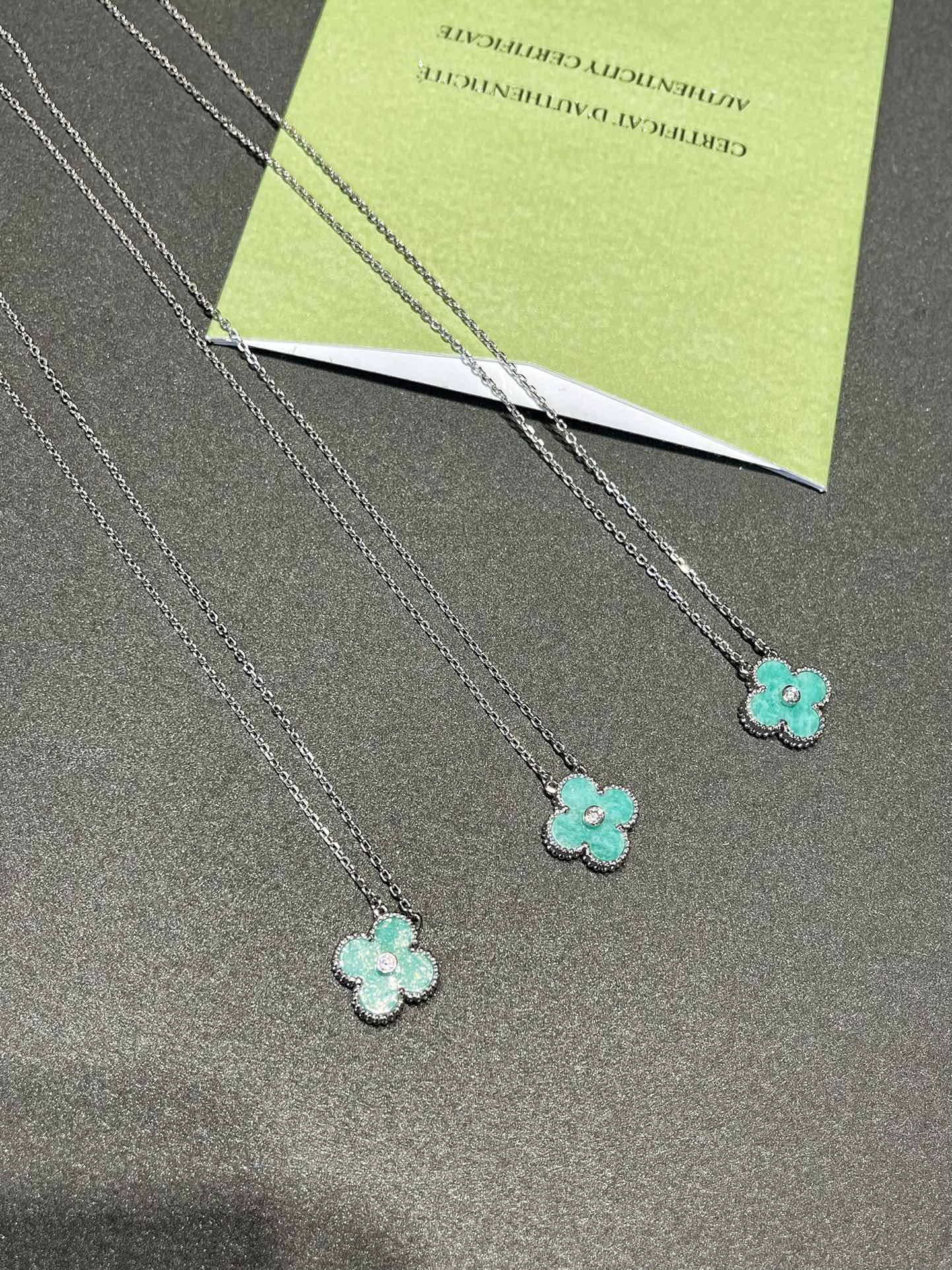 VCA Clover Vintage Turquoise Sliver 1 Diamond Necklace