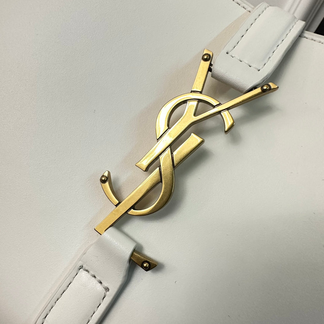 Le 5 a 7 24 White Lambskin Ghw