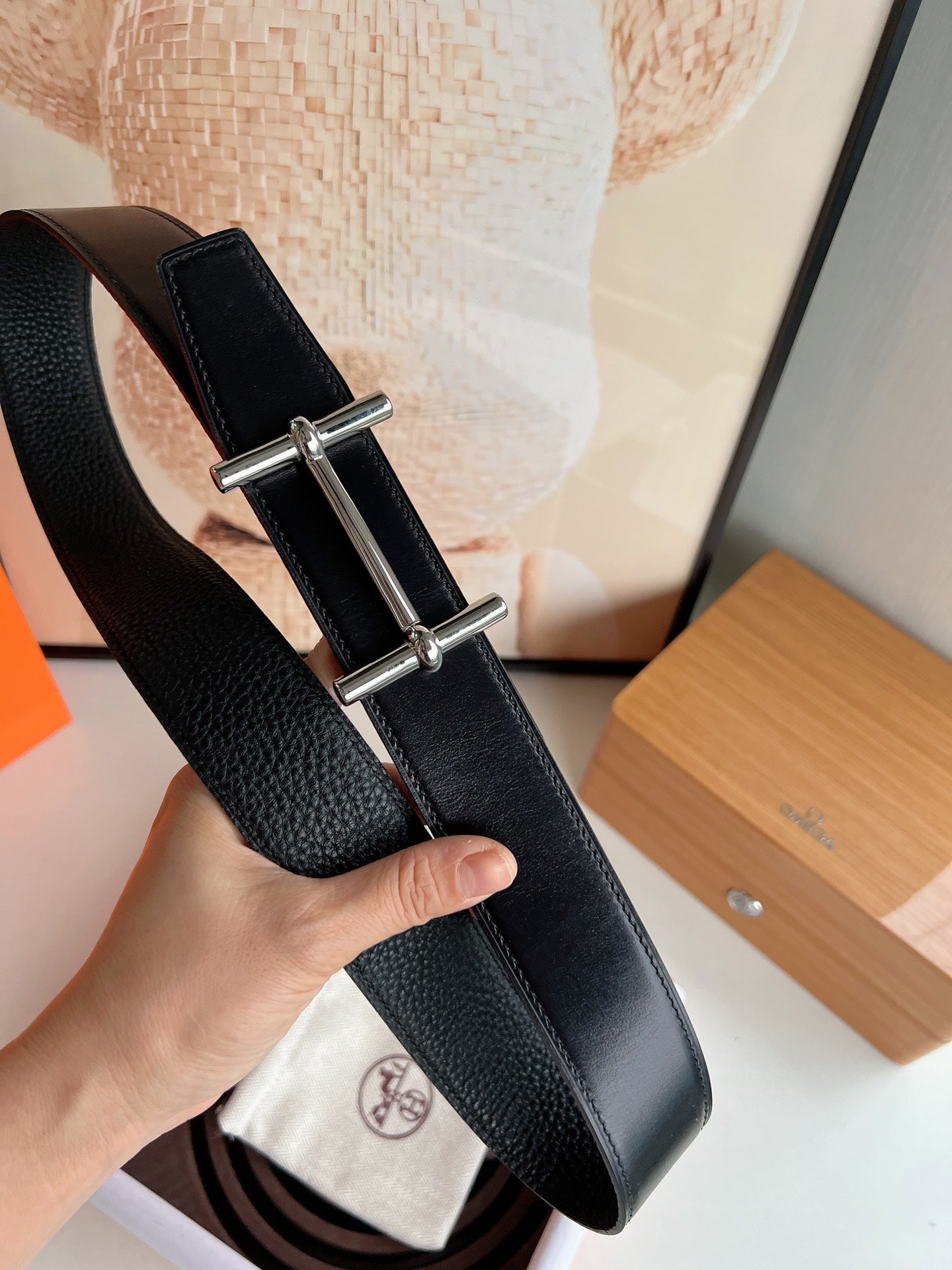 HM BELT BUCKLE & REVERSIBLE BLACK LEATHER STRAP 38 MM SILVER HARDWARE