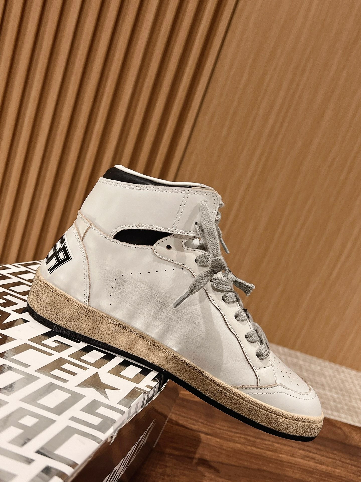 Golden Goose 2025 High-Top Sneaker White Black Cowhide 170577