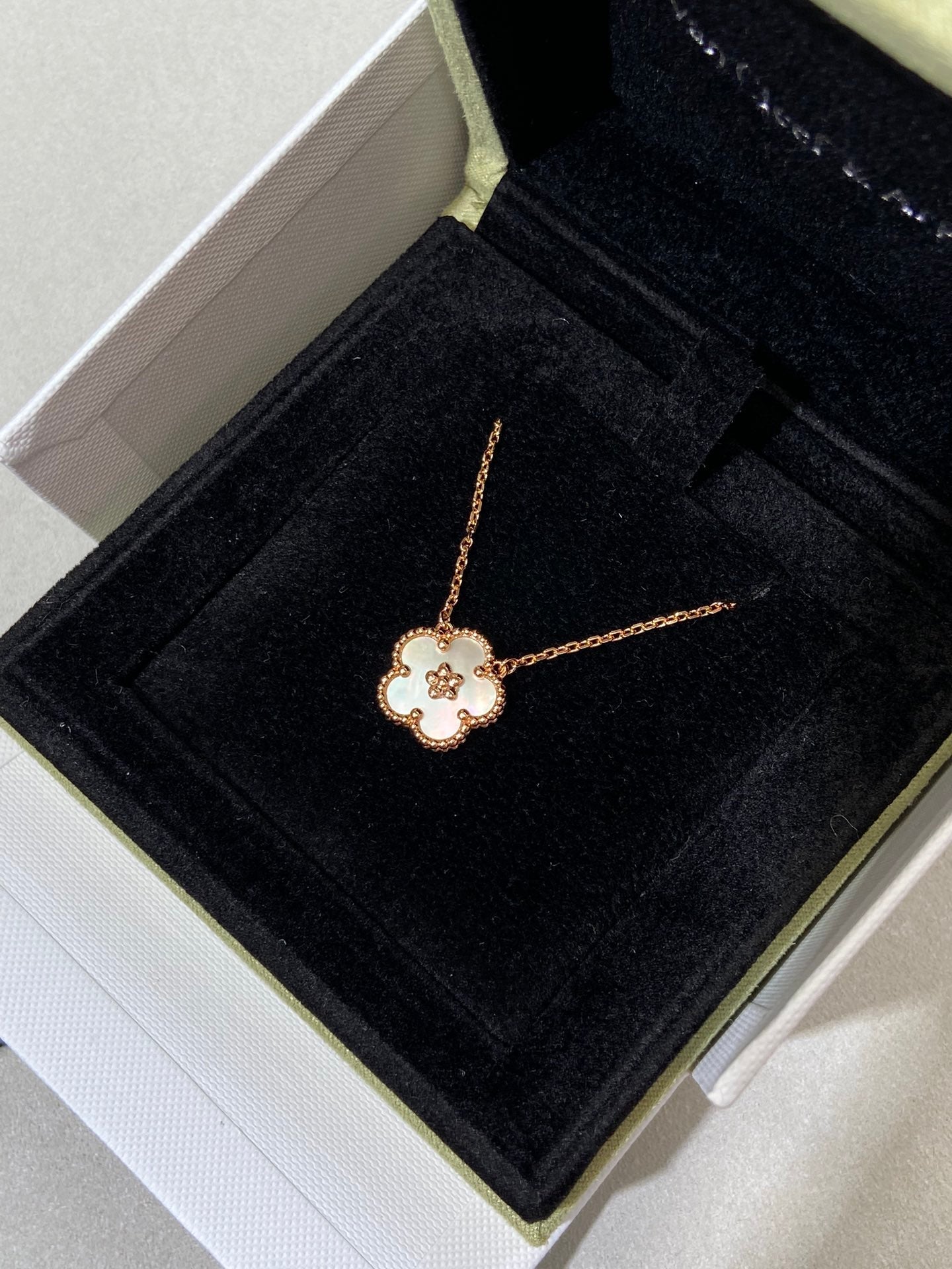 VCA Flower Lucky Spring White Mop Necklace Pink Gold