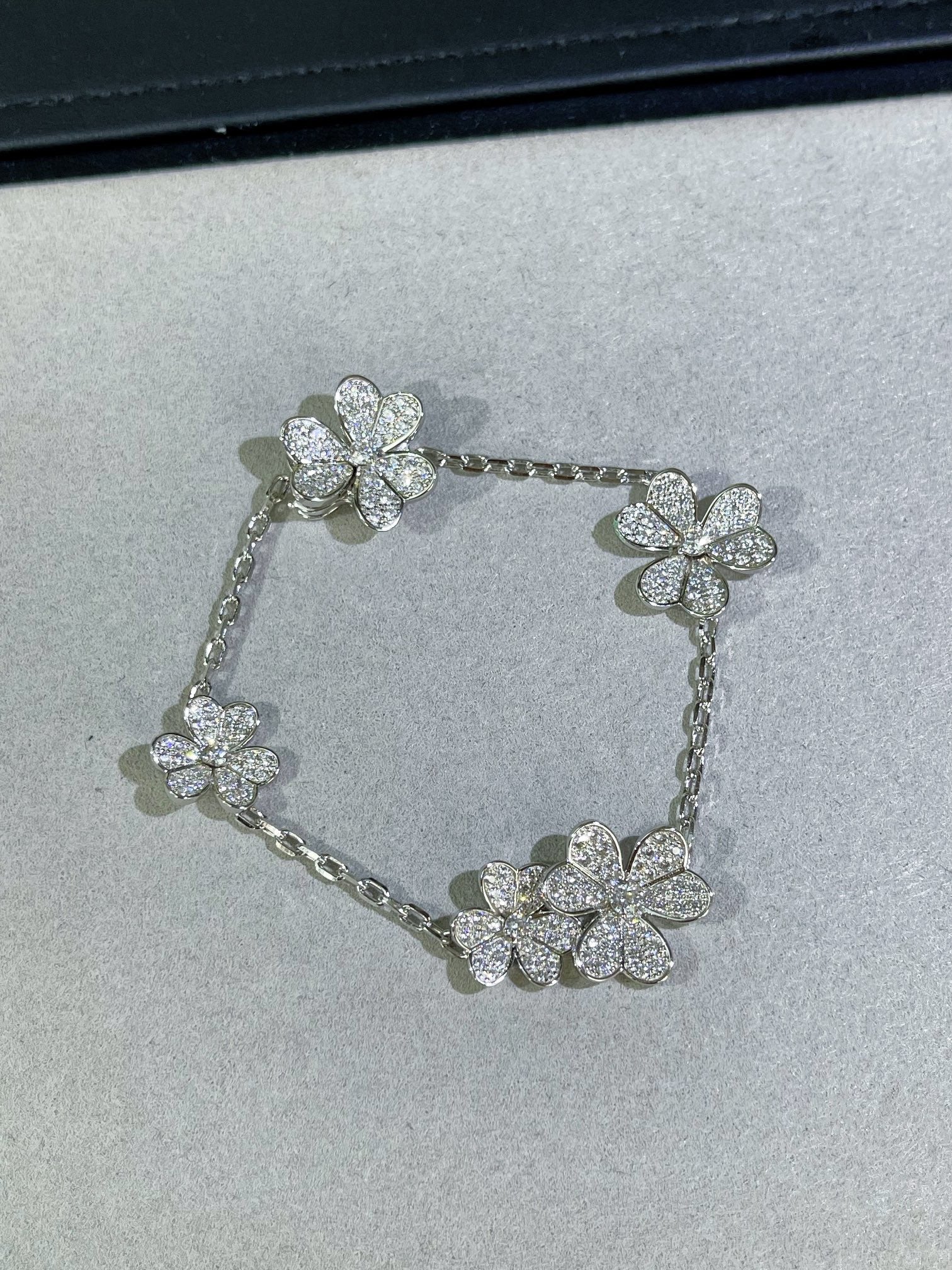 VCA Flower 5 Motifs Pink Mop Full Diamond Bracelet
