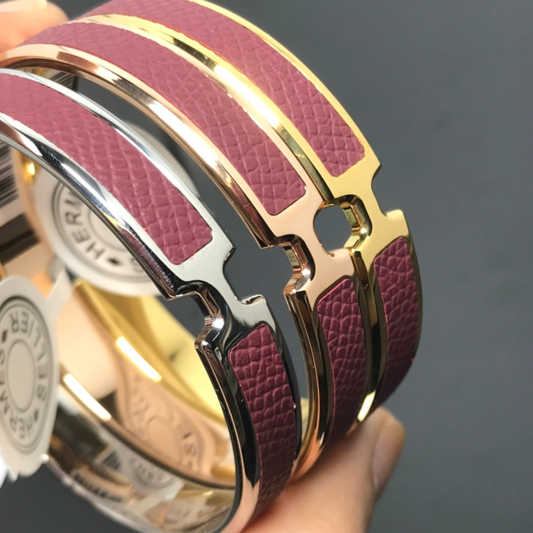 H Pig Nose Burgundy Bracelet