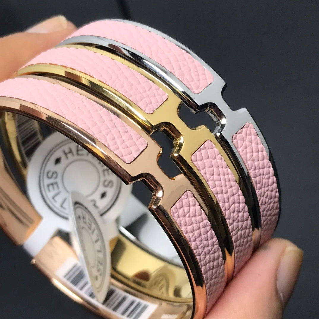 H Pig Nose Light Pink Bracelet