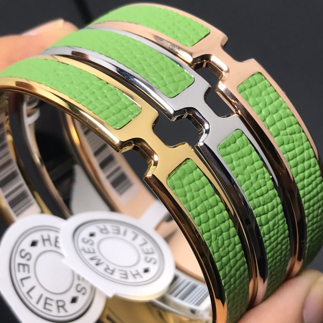 H Pig Nose Light Green Bracelet