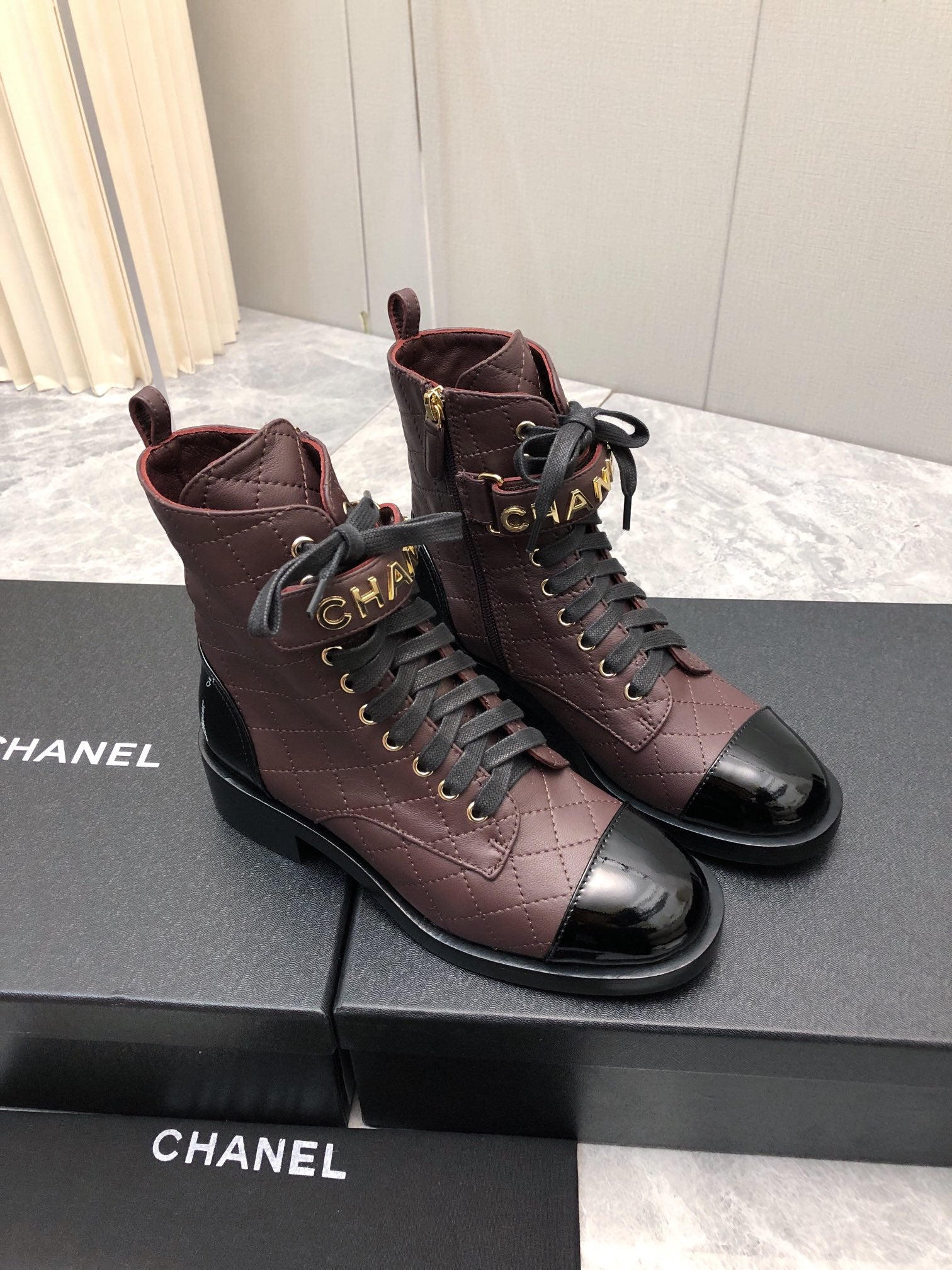 CC Short Boots 45mm In Brown Red Mix Black Quilted Lambskin And Glossy Cowhide 950033