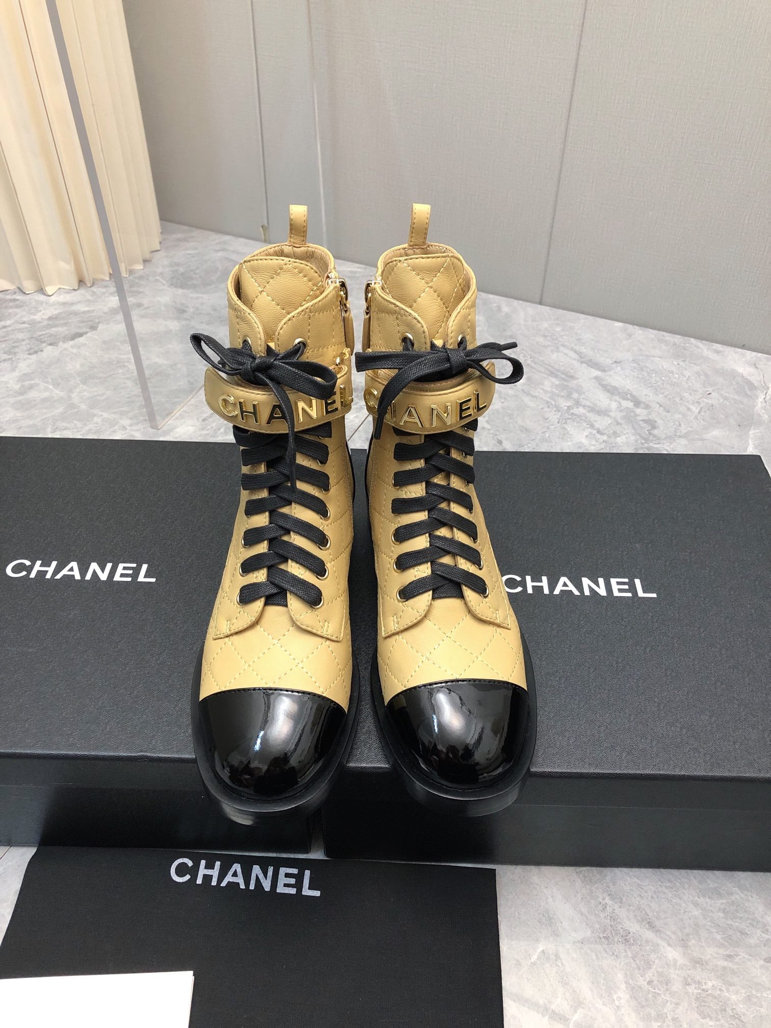 CC Short Boots 45mm In Light Yellow Mix Black Quilted Lambskin And Glossy Cowhide 950039
