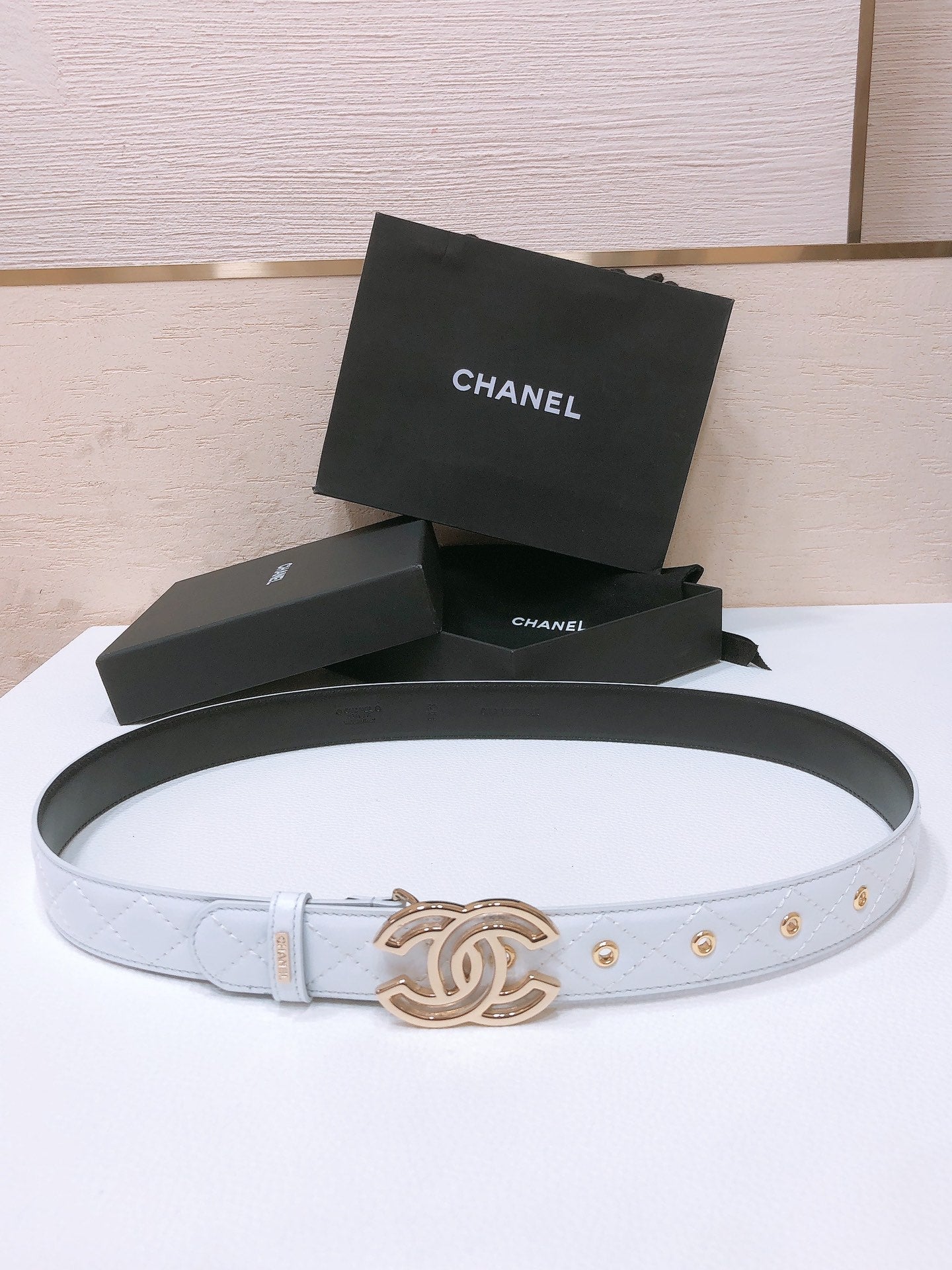 CHANEL BELT 3CM IN WHITE EMBROIDERED LAMBSKIN GOLD HARDWARE
