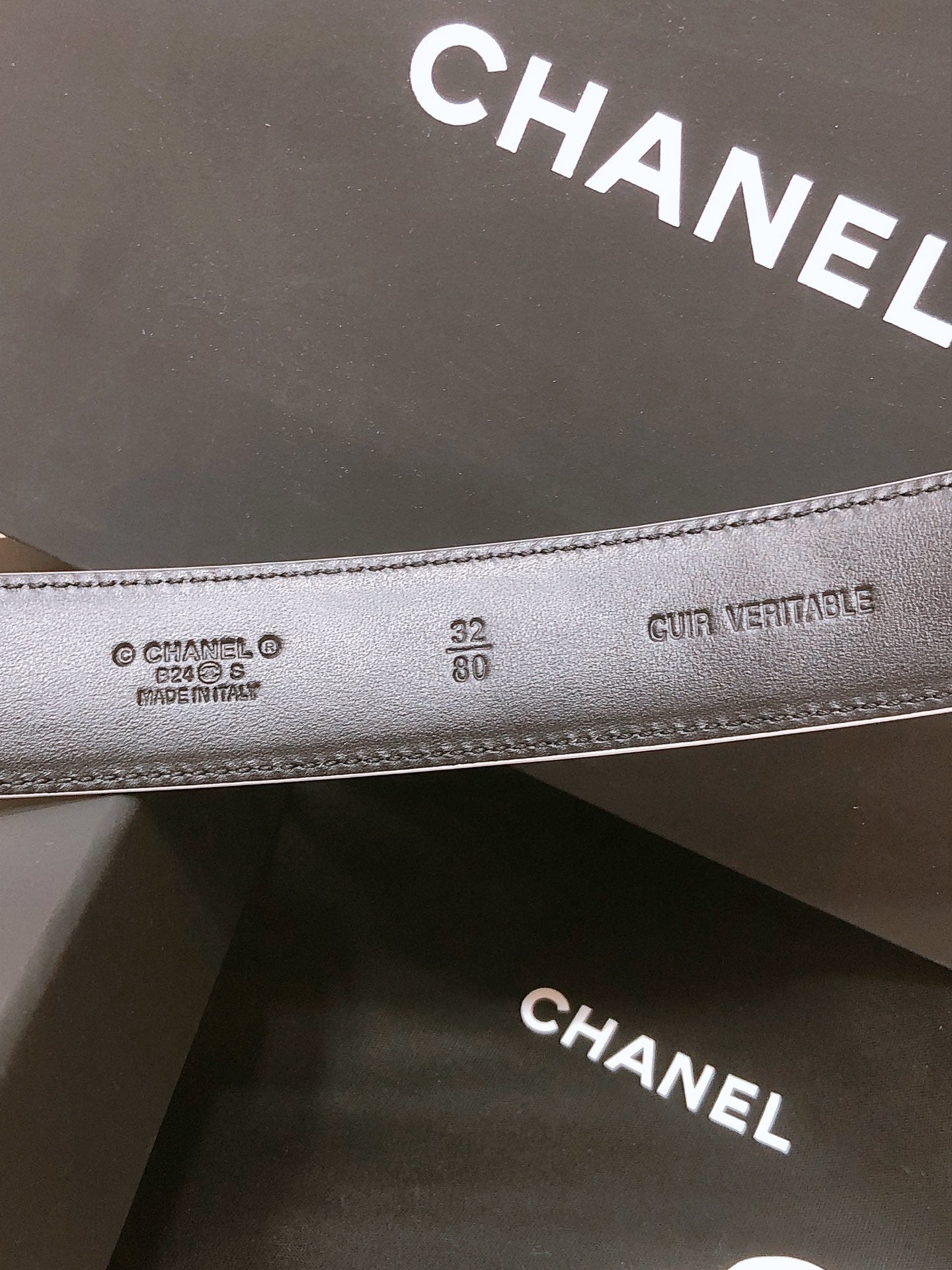 CHANEL BELT 3CM WHITE EMBROIDERED LAMBSKIN WITH GOLD HARDWARE