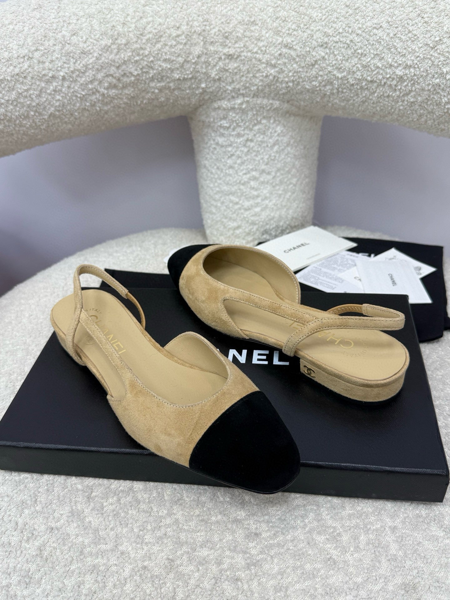 CC 25A Slingback Flat Beige Black Suede