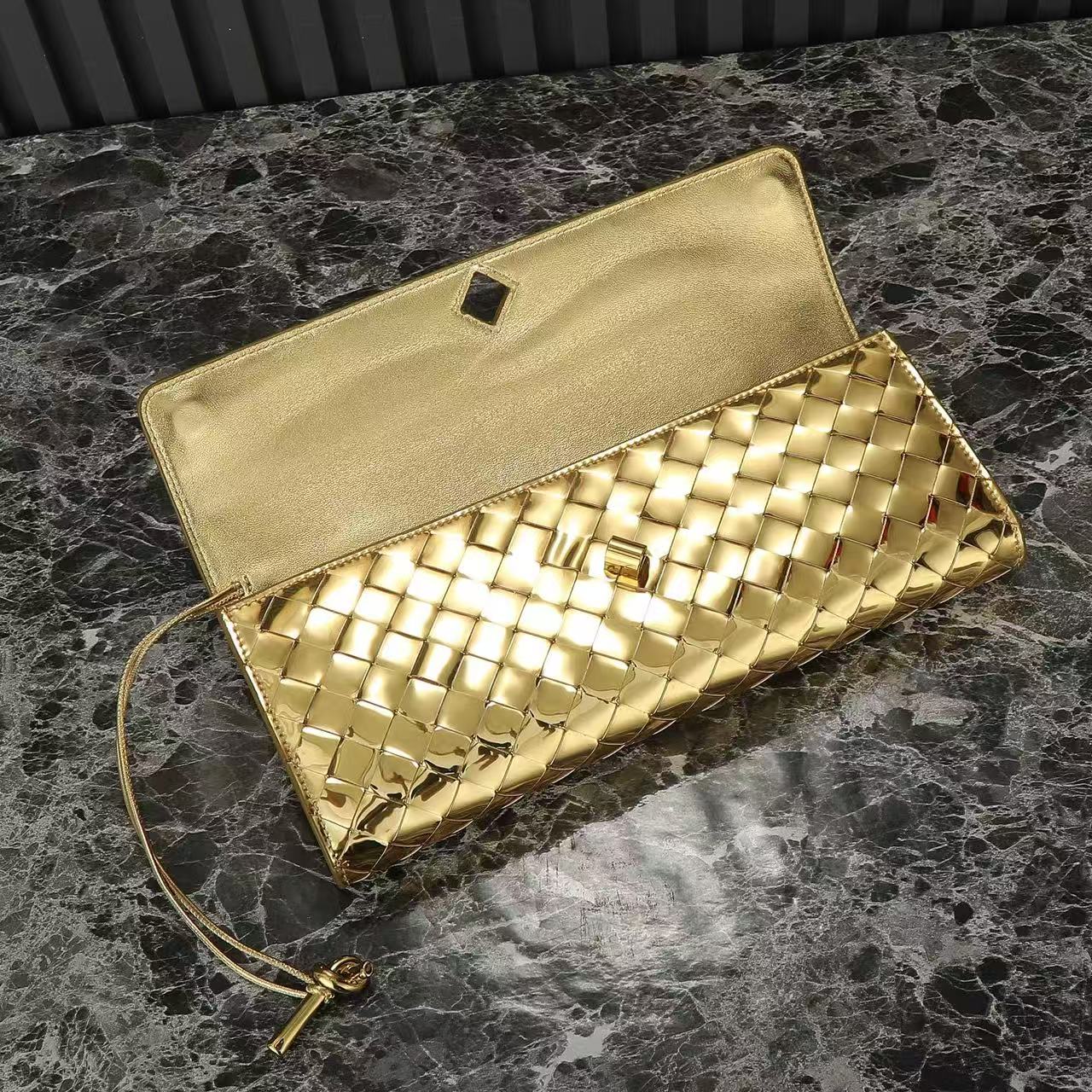 BV Long Clutch Andiamo With Handle 31cm Gold Leather