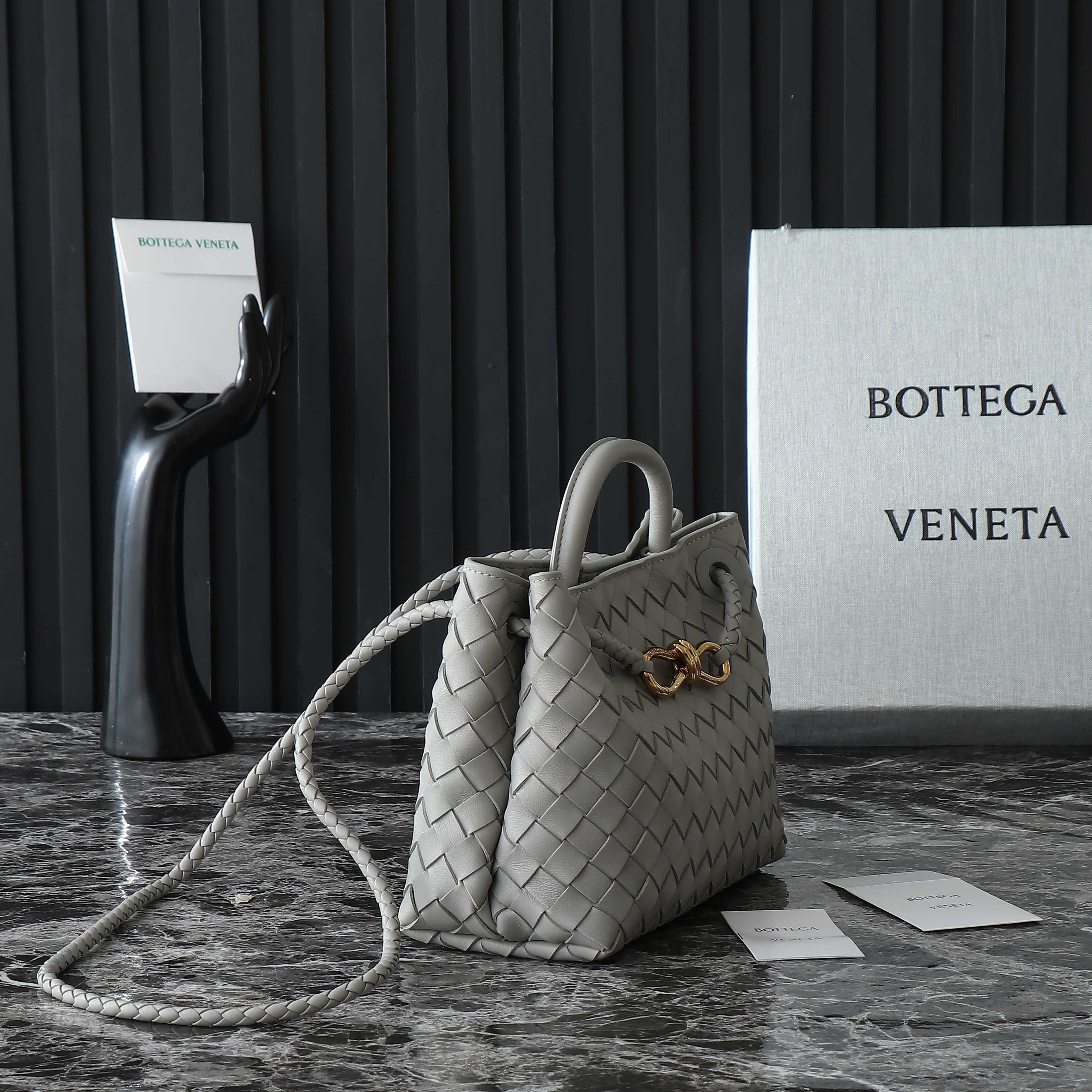 BV 2025 Andiamo 25cm Sterling Color Lambskin