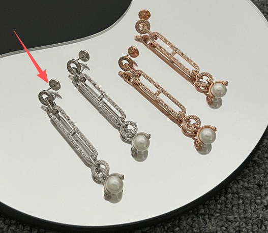 HM PEARL WHITE EARRINGS