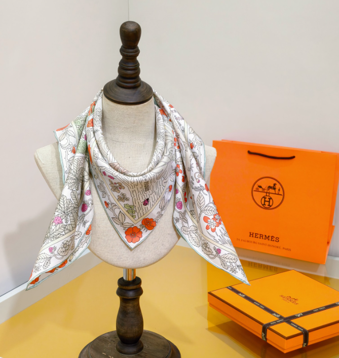 Hermes 2026 Dans les Bras de Selene Silk Scarf