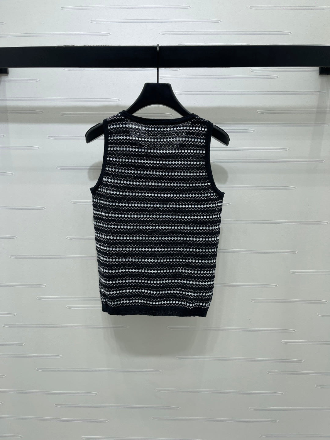 Miumiu 2026 Cherry-embroidered Knitted Sleeveless Crop Top Tencel Nylon