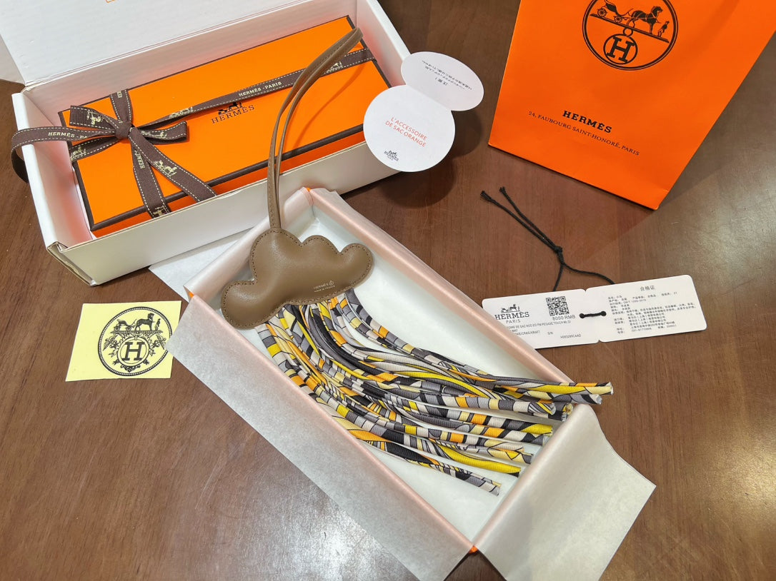 HM Petith Cloud Charm Lambskin Silk