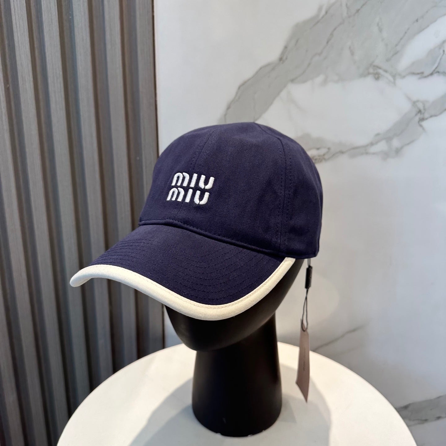 Miumiu Logo White Brim Cotton Hat 211761