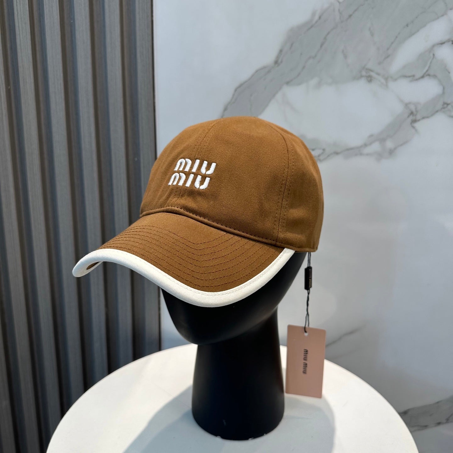 Miumiu Logo White Brim Cotton Hat 211761