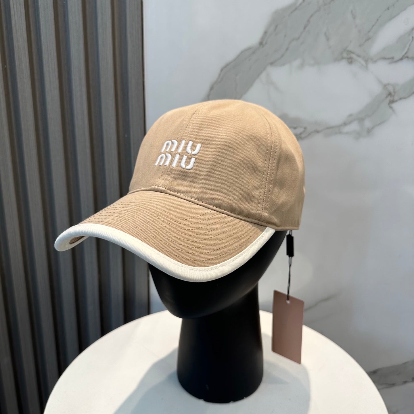 Miumiu Logo White Brim Cotton Hat 211761