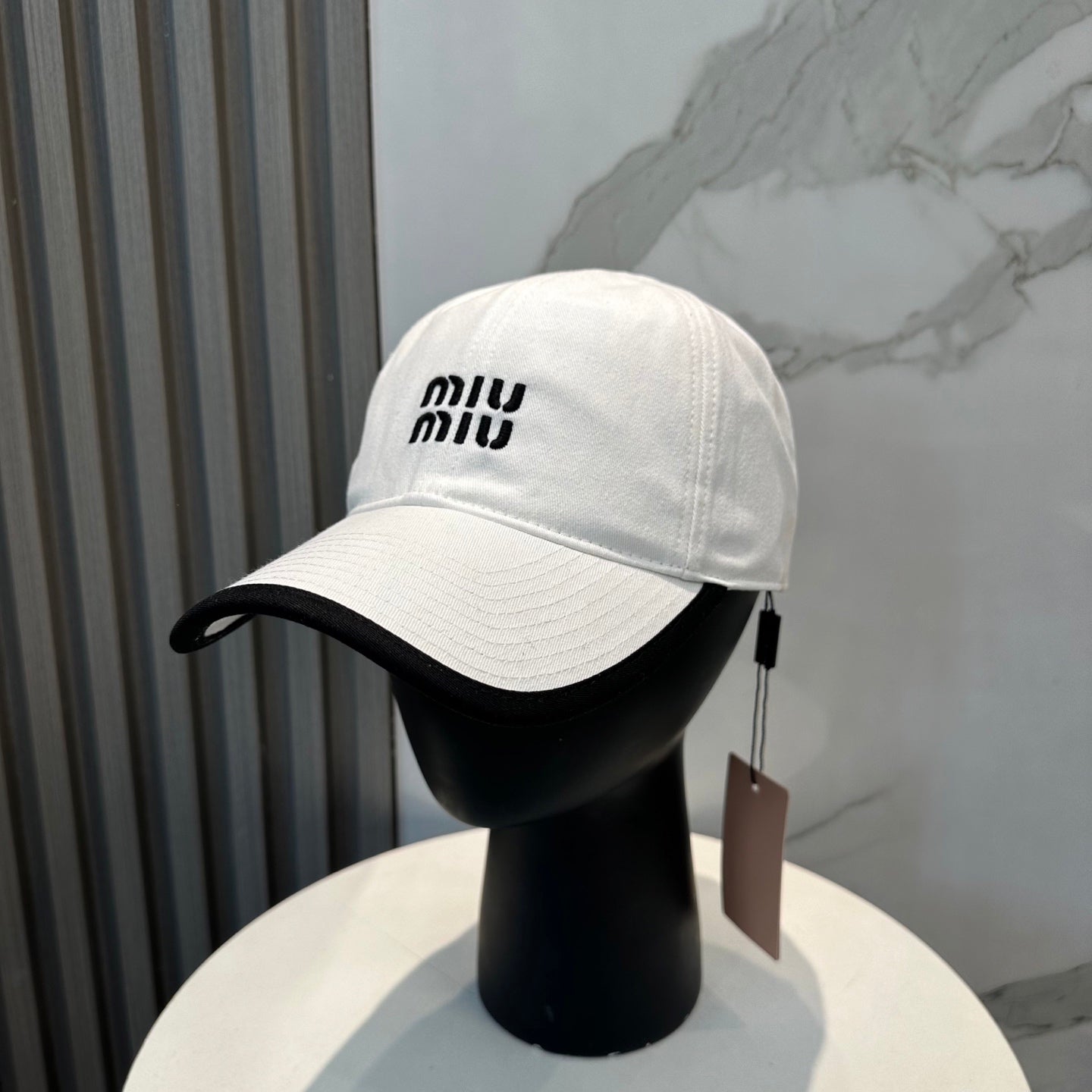 Miumiu Logo White Brim Cotton Hat 211761