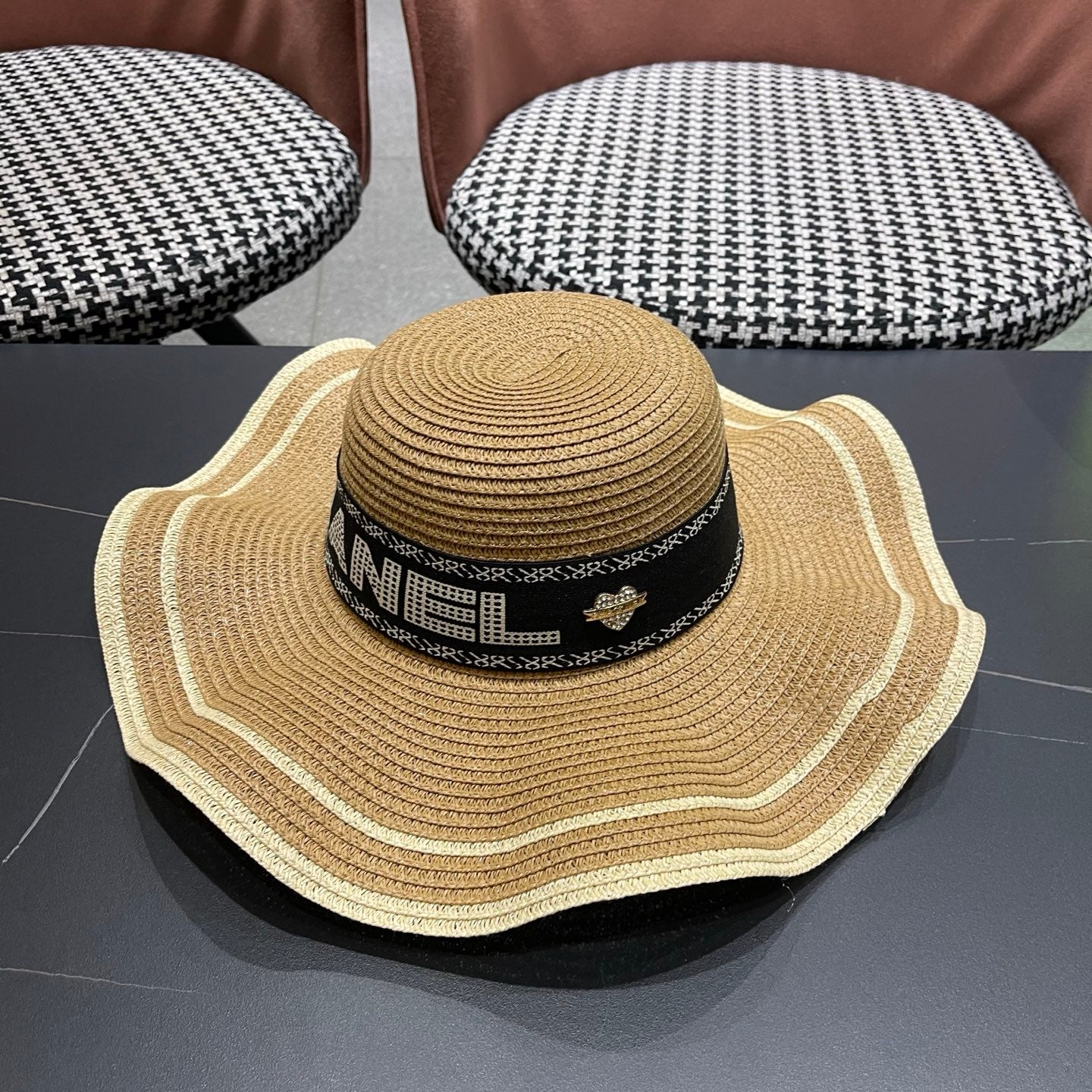 Chanel Wide-brimmed Straw Hat 214482