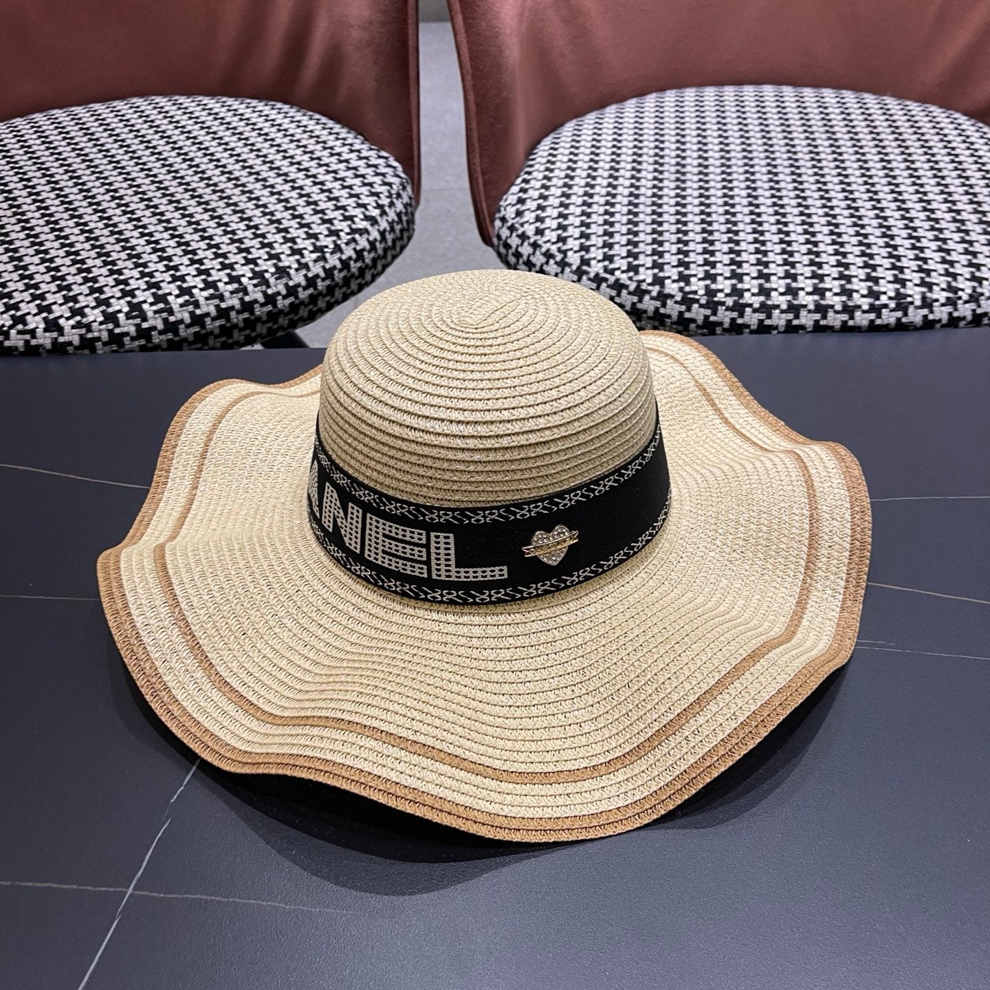 Chanel Wide-brimmed Straw Hat 214482
