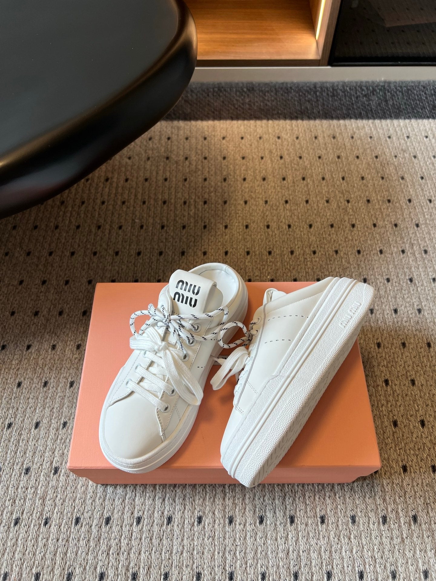 Miu Miu 2026 Low Top Sneakers Cowhide 956016