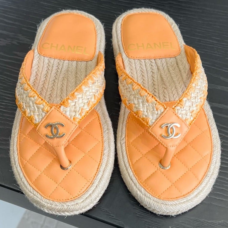 Chanel 2026 Flip-Flops Sandals Straw Leather 977297