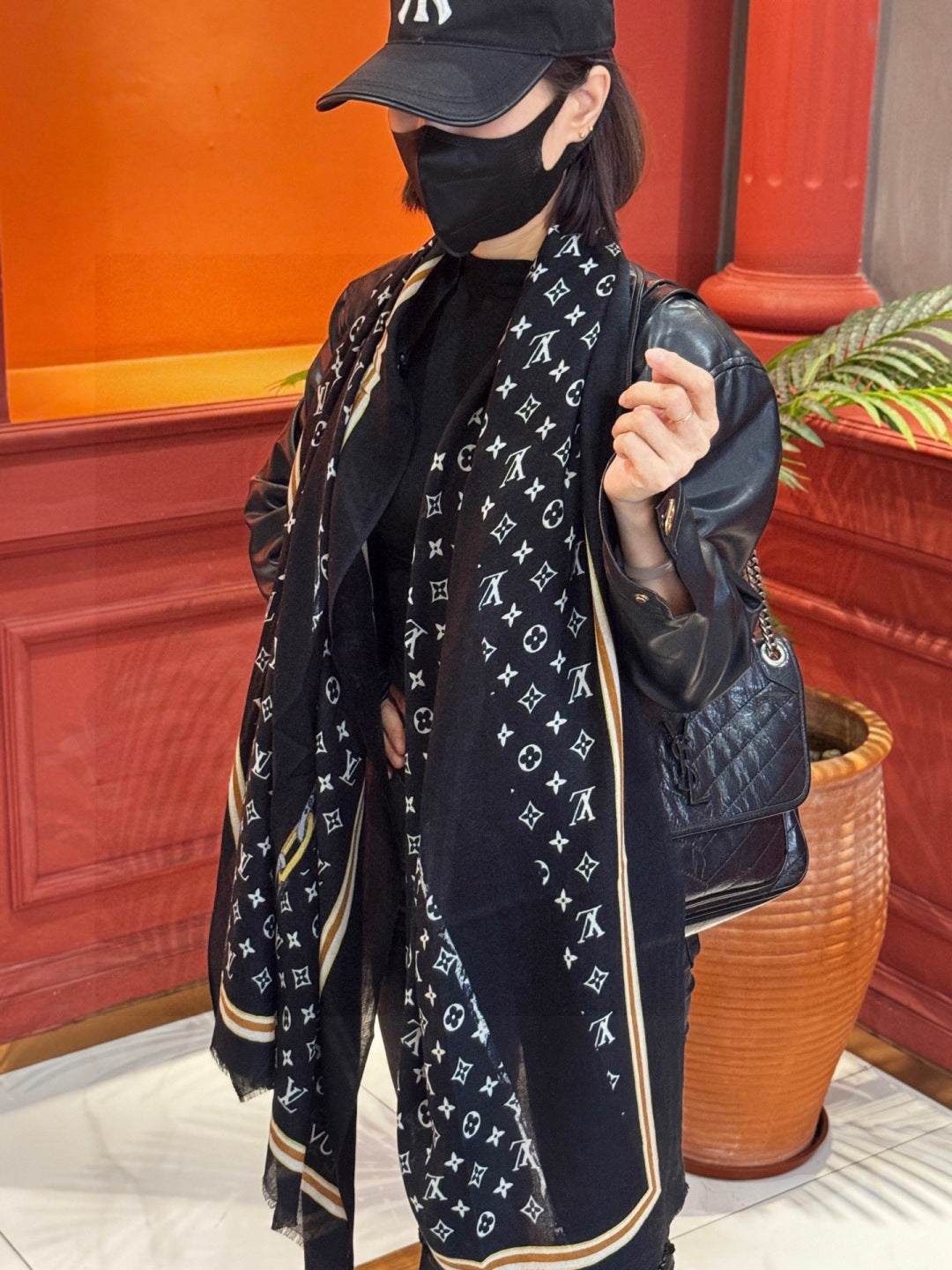 LV Monogram Long Scarf 200cm Black Beige Cashmere 969170