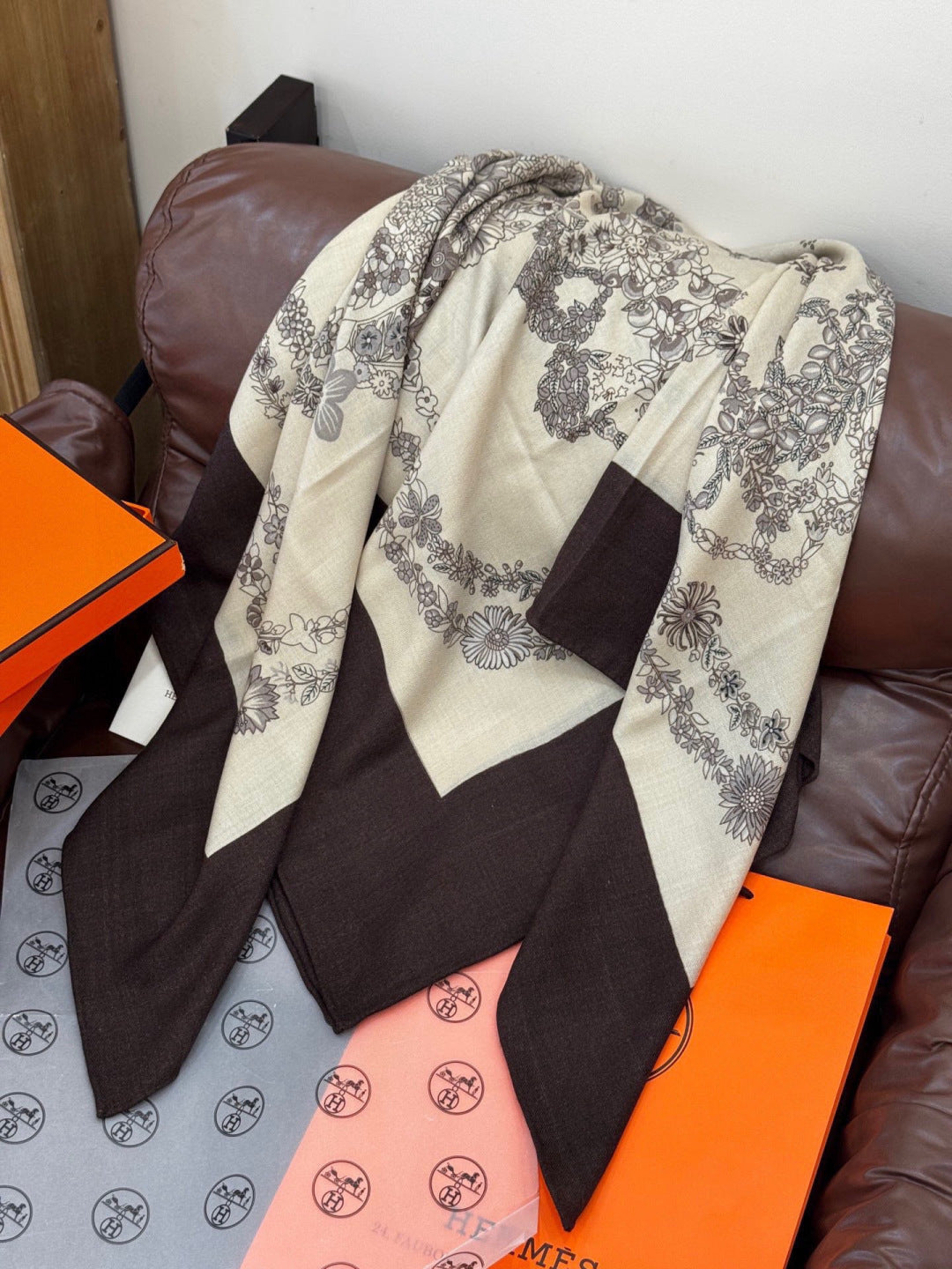 HM 25s Velvet Square Scarf 140cm Light Beige Black Cashmere 976212