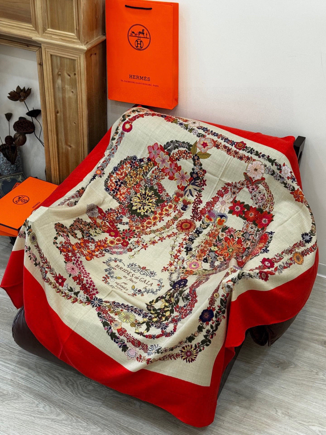 HM 25s Velvet Square Scarf 140cm Light Beige Red Cashmere 976213