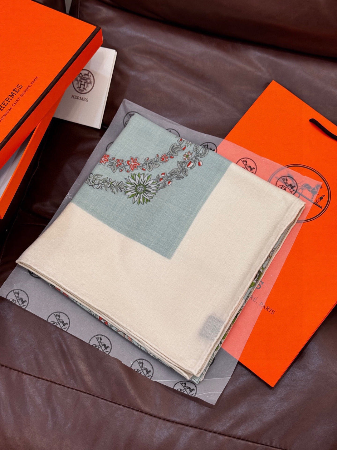 HM 25s Velvet Square Scarf 140cm Light Beige Cashmere 976214