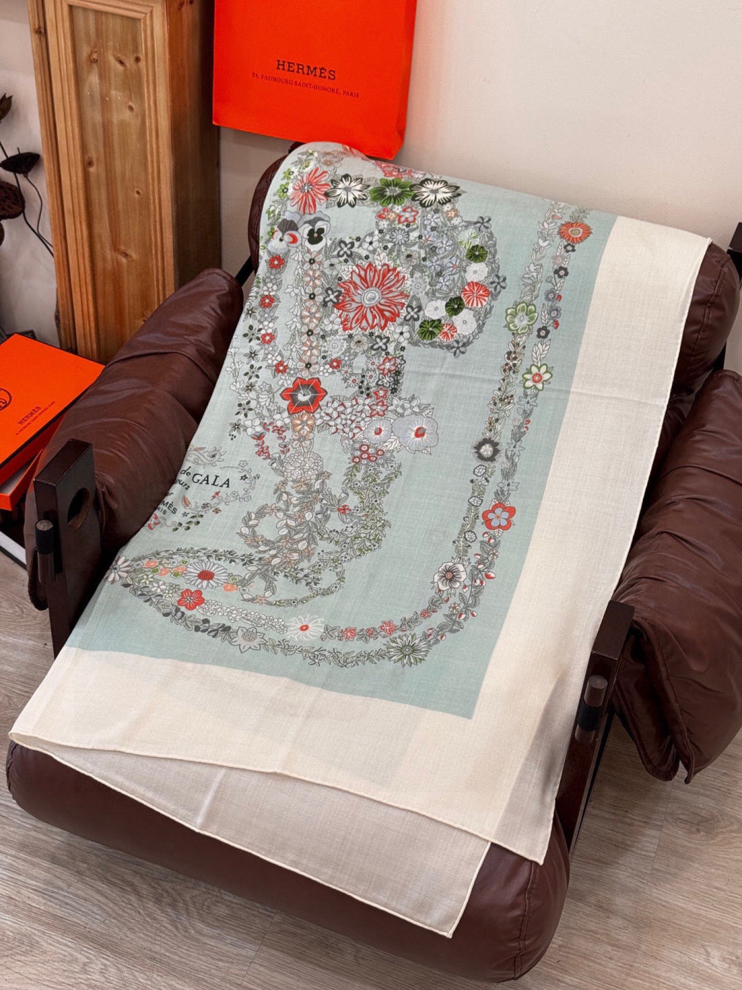 HM 25s Velvet Square Scarf 140cm Light Beige Cashmere 976214