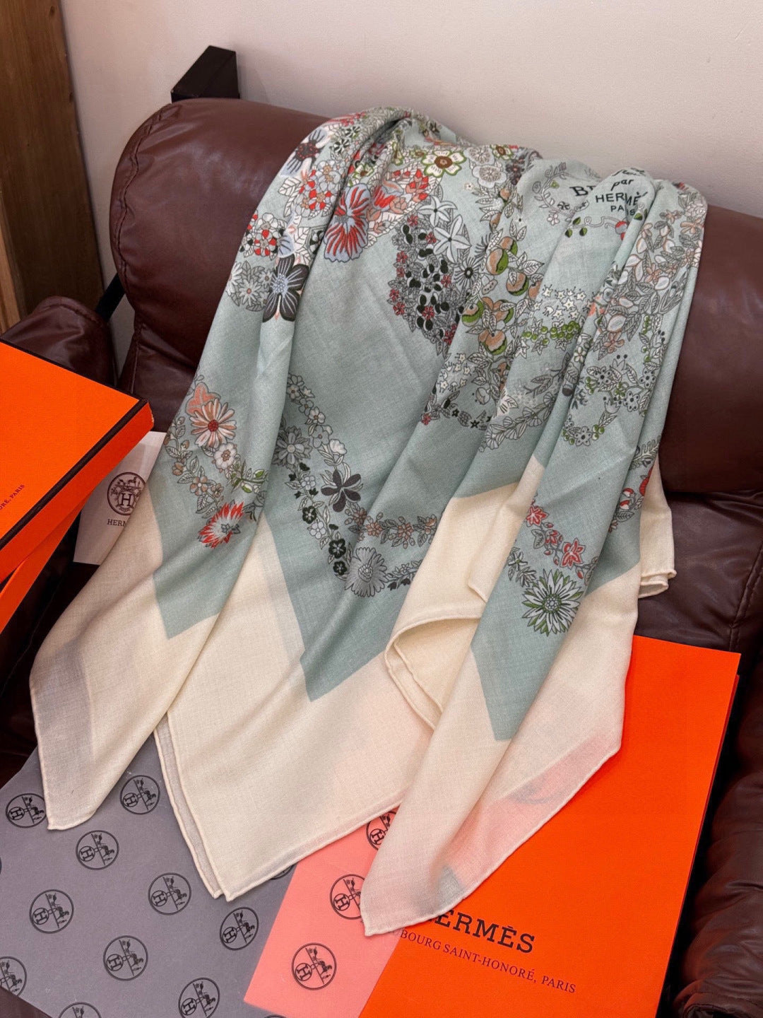 HM 25s Velvet Square Scarf 140cm Light Beige Cashmere 976214