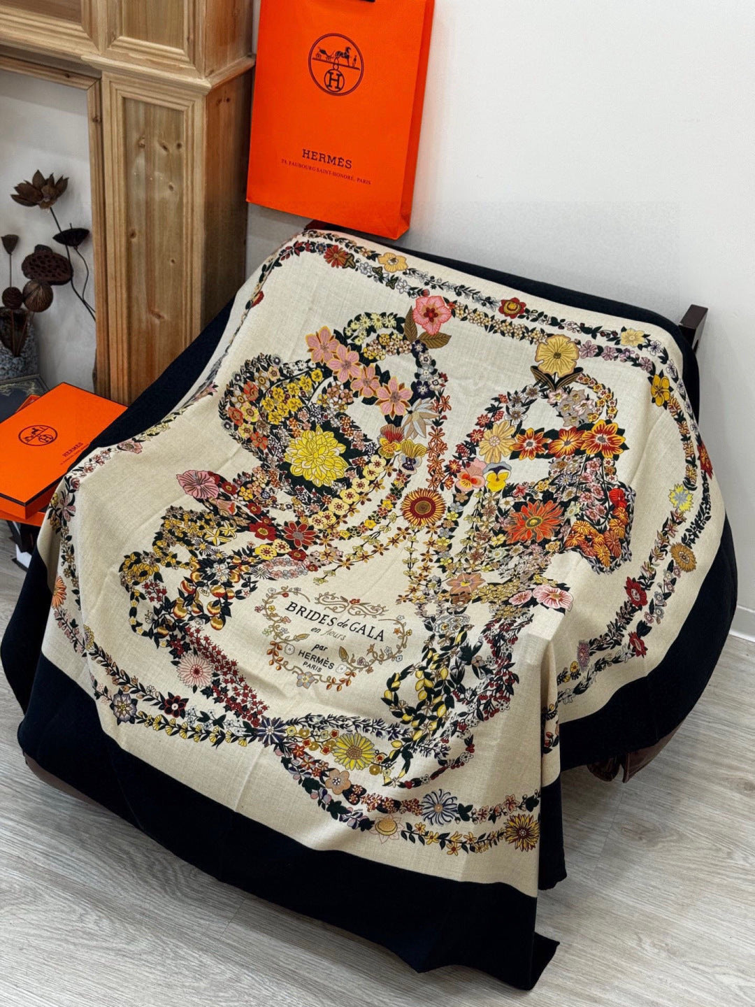 HM 25s Velvet Square Scarf 140cm Black Beige Cashmere 976215