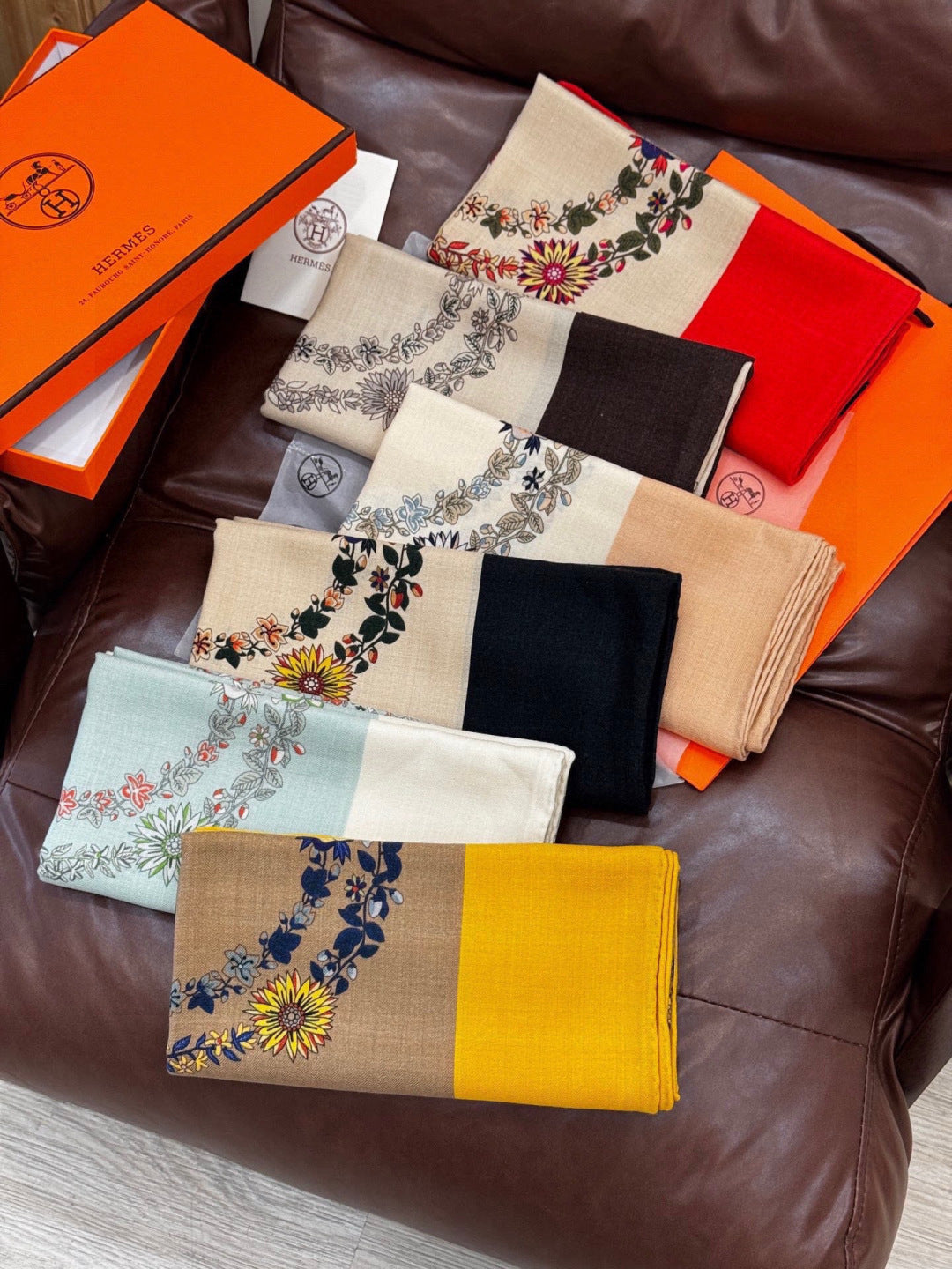 HM 25s Velvet Square Scarf 140cm Black Beige Cashmere 976215