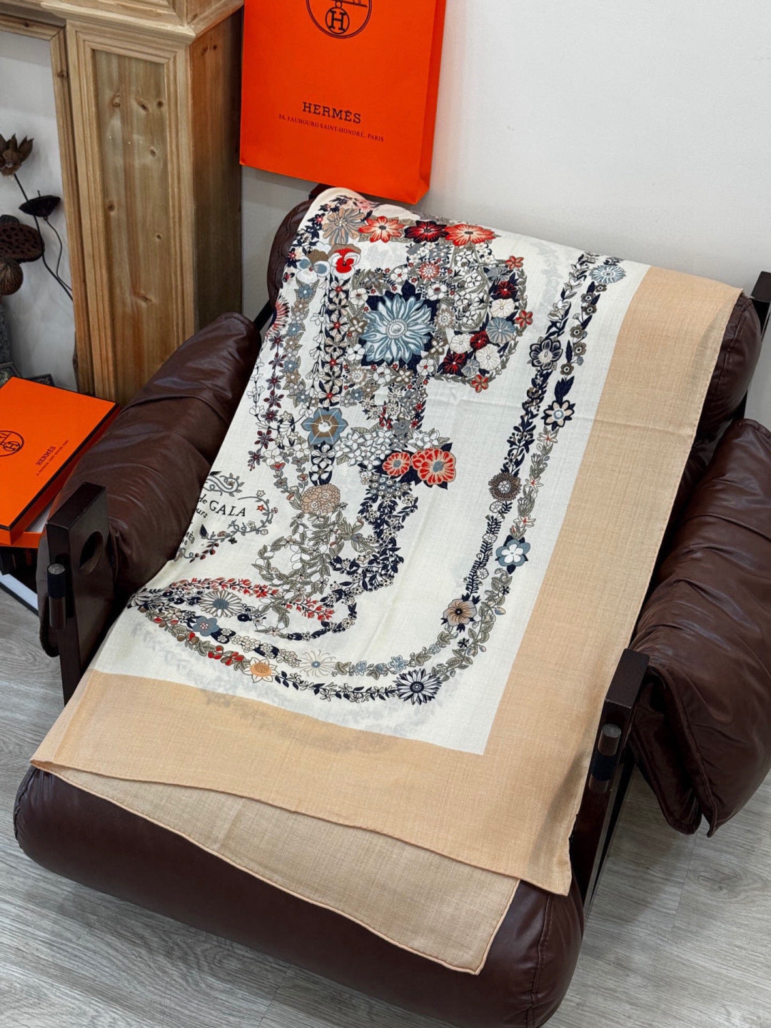 HM 25s Velvet Square Scarf 140cm White Beige Black Cashmere 976216