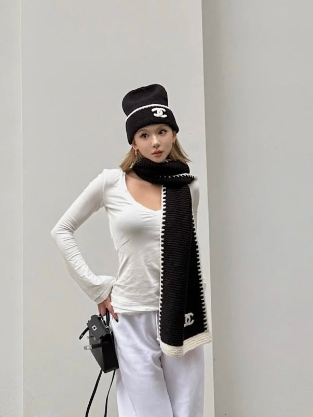 CC 25 Classic Scarf 170cm Black Wool 293429