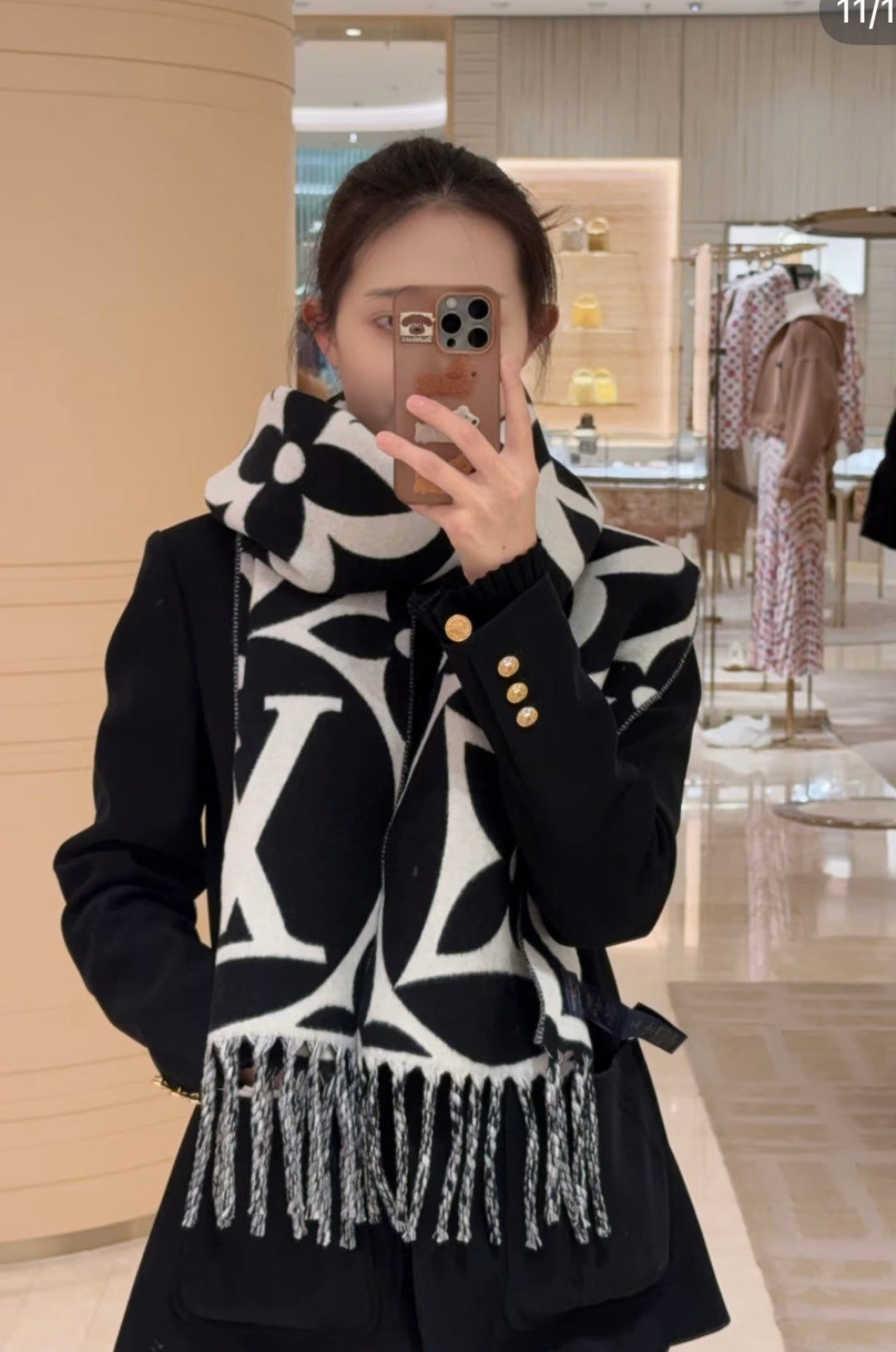 LV 25 Scarf 186cm Black White Wool 293490