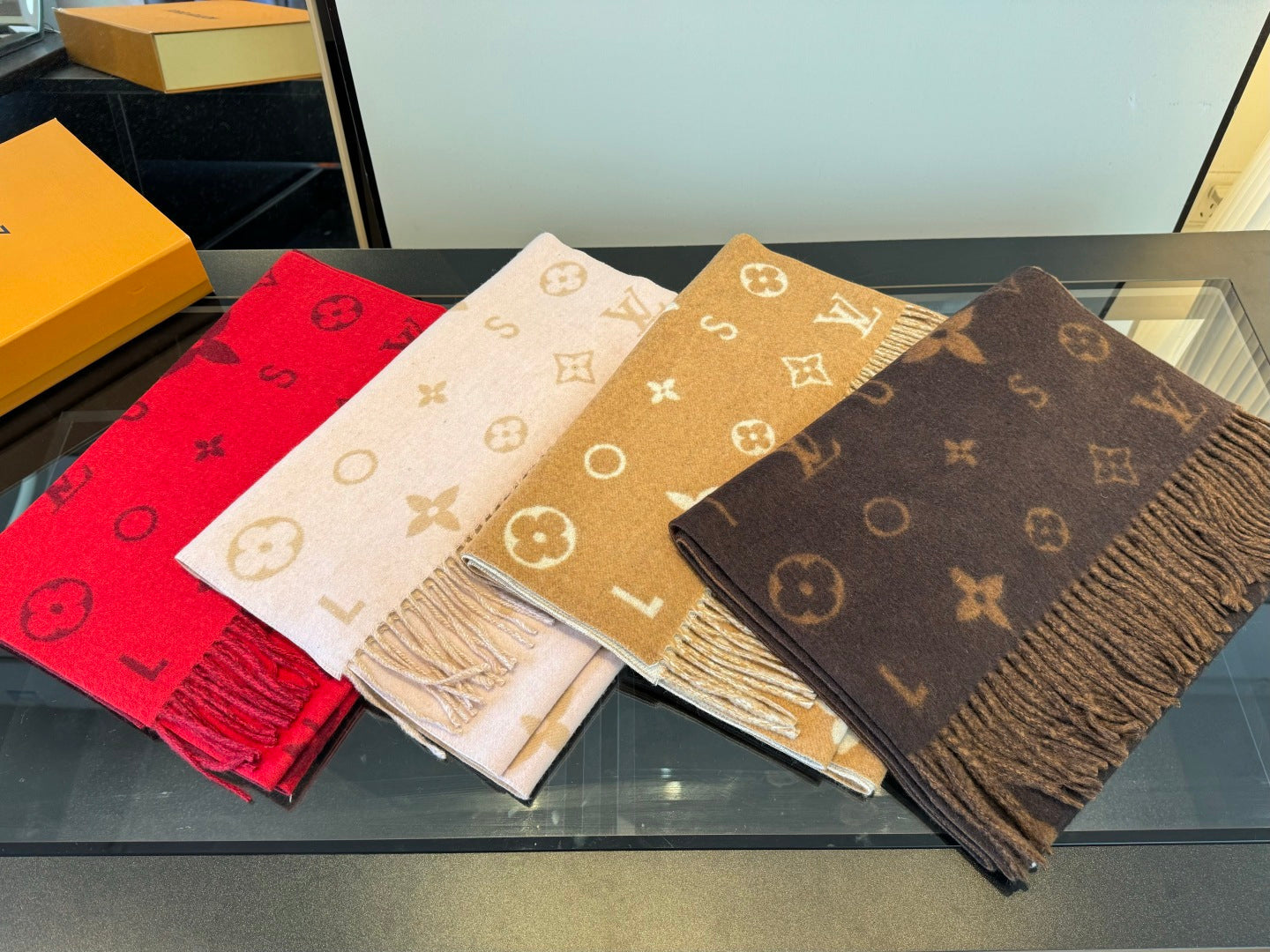 LV 25 Scarf 220CM Light Brown Wool 293515