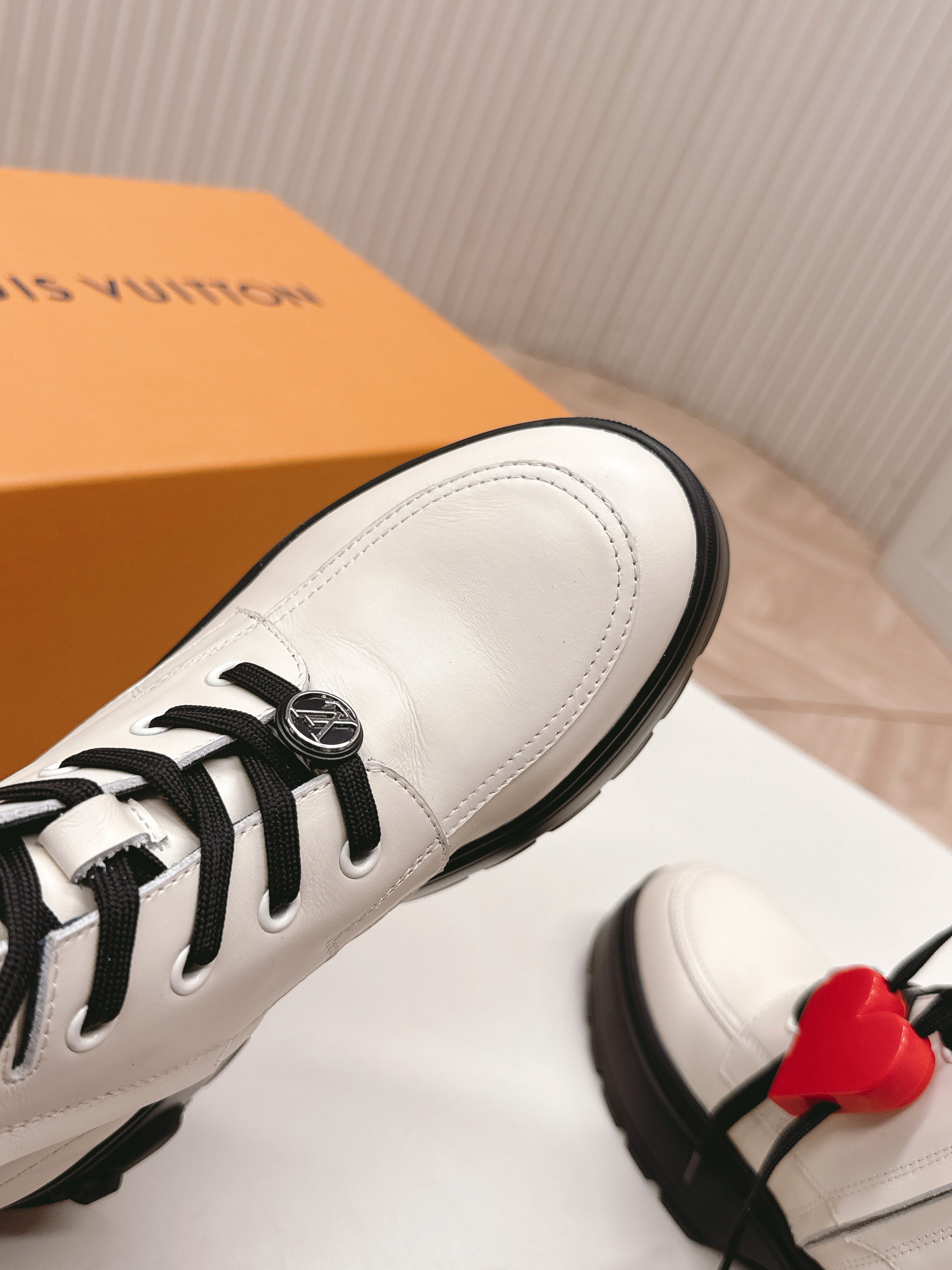 LV 2026 Martin Boot With Heart-shaped White Calfskin 595468